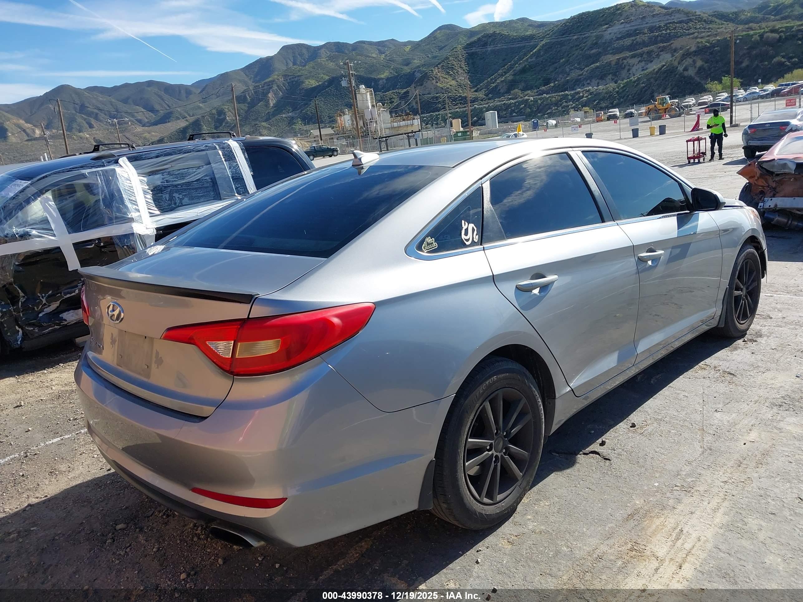 HYUNDAI SONATA image 4