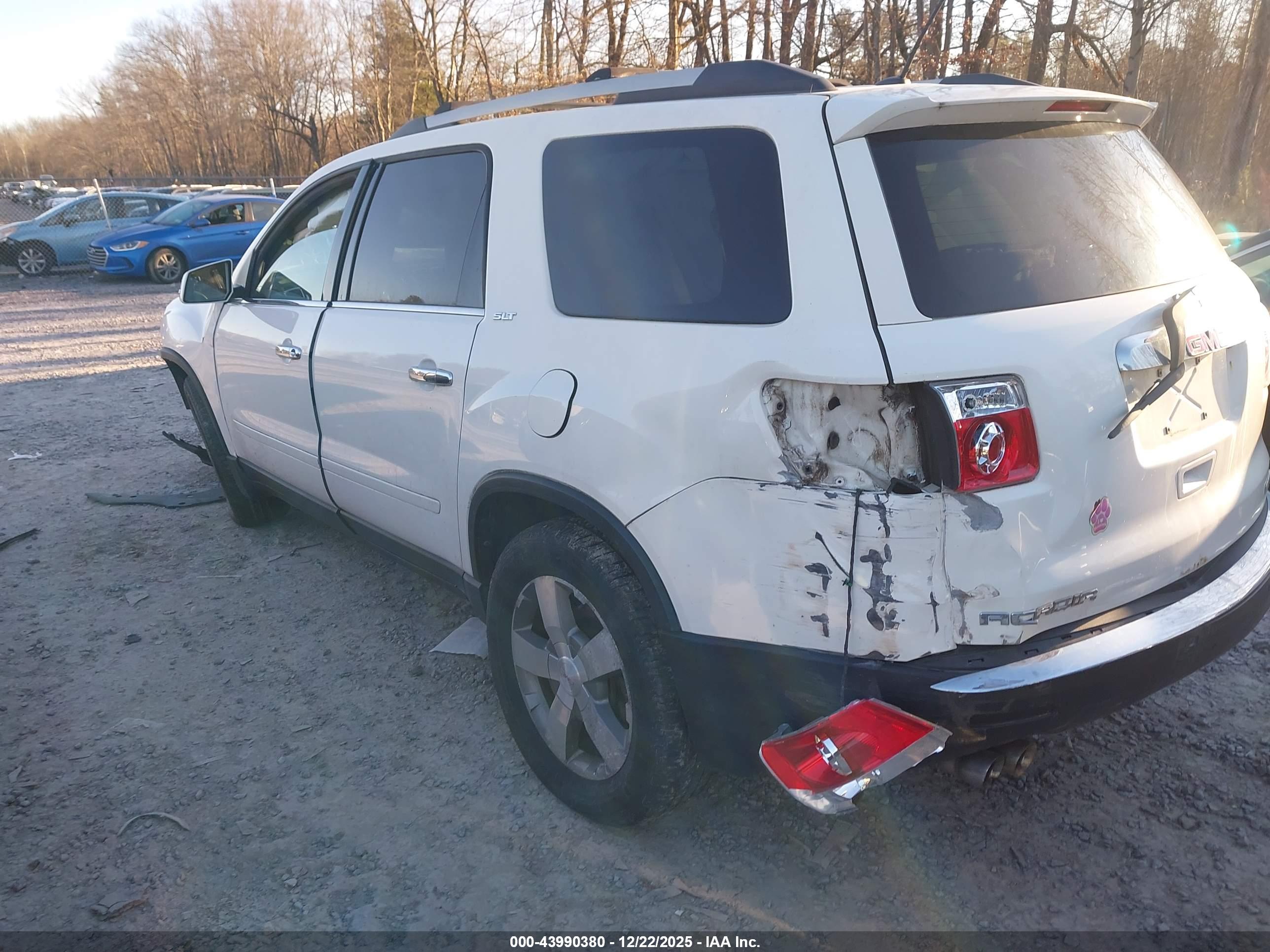 GMC ACADIA image 3