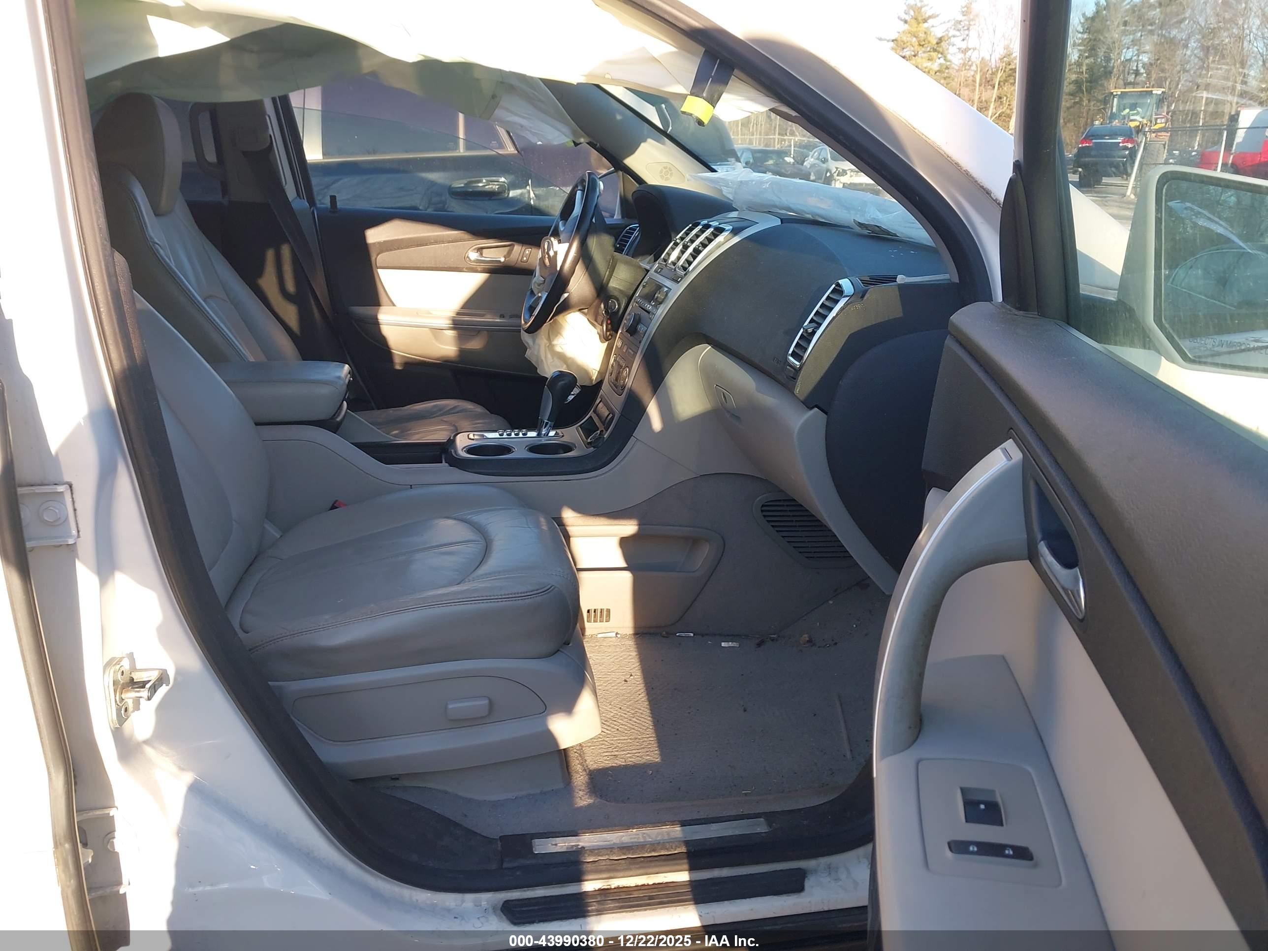 GMC ACADIA image 5