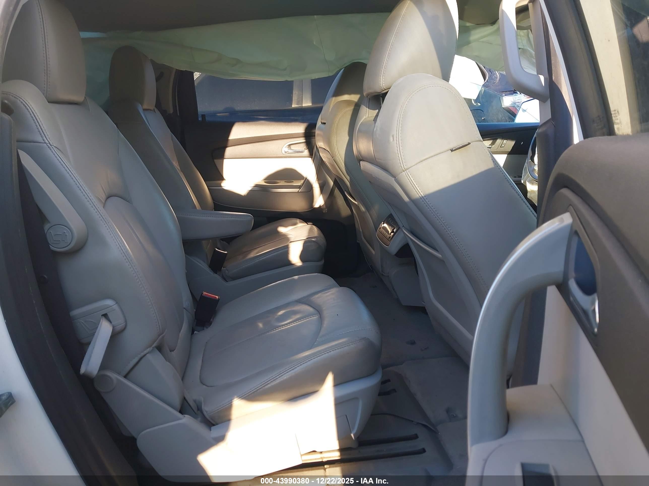 GMC ACADIA image 8
