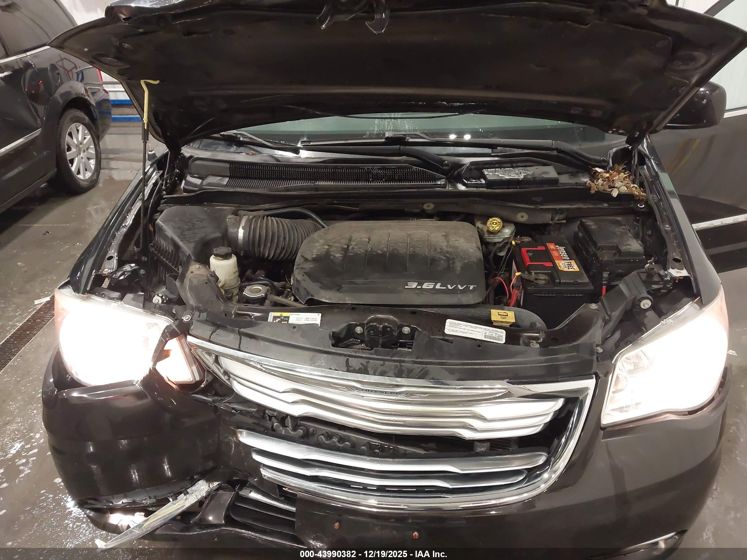 CHRYSLER TOWN image 10