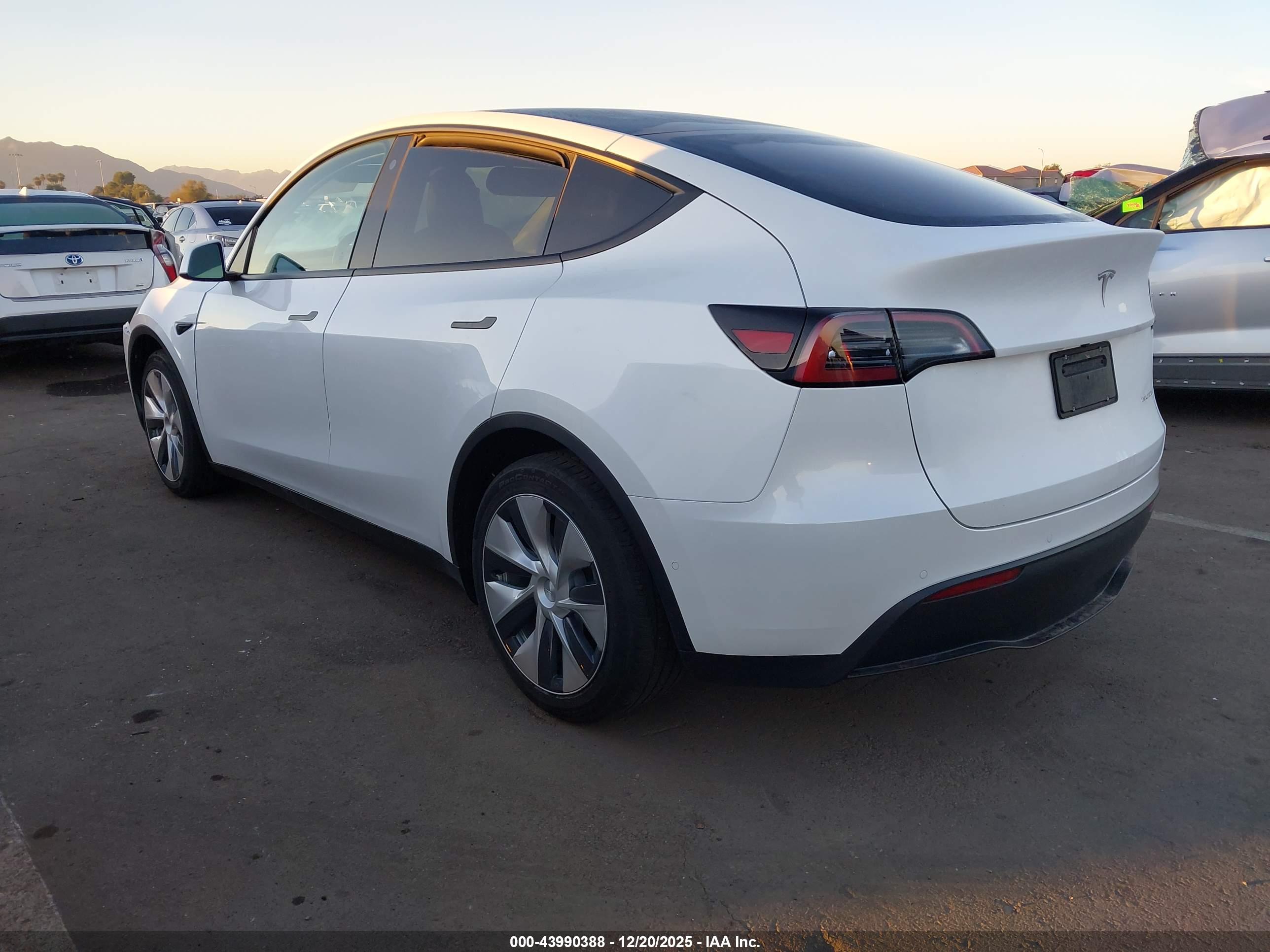 TESLA MODEL image 3