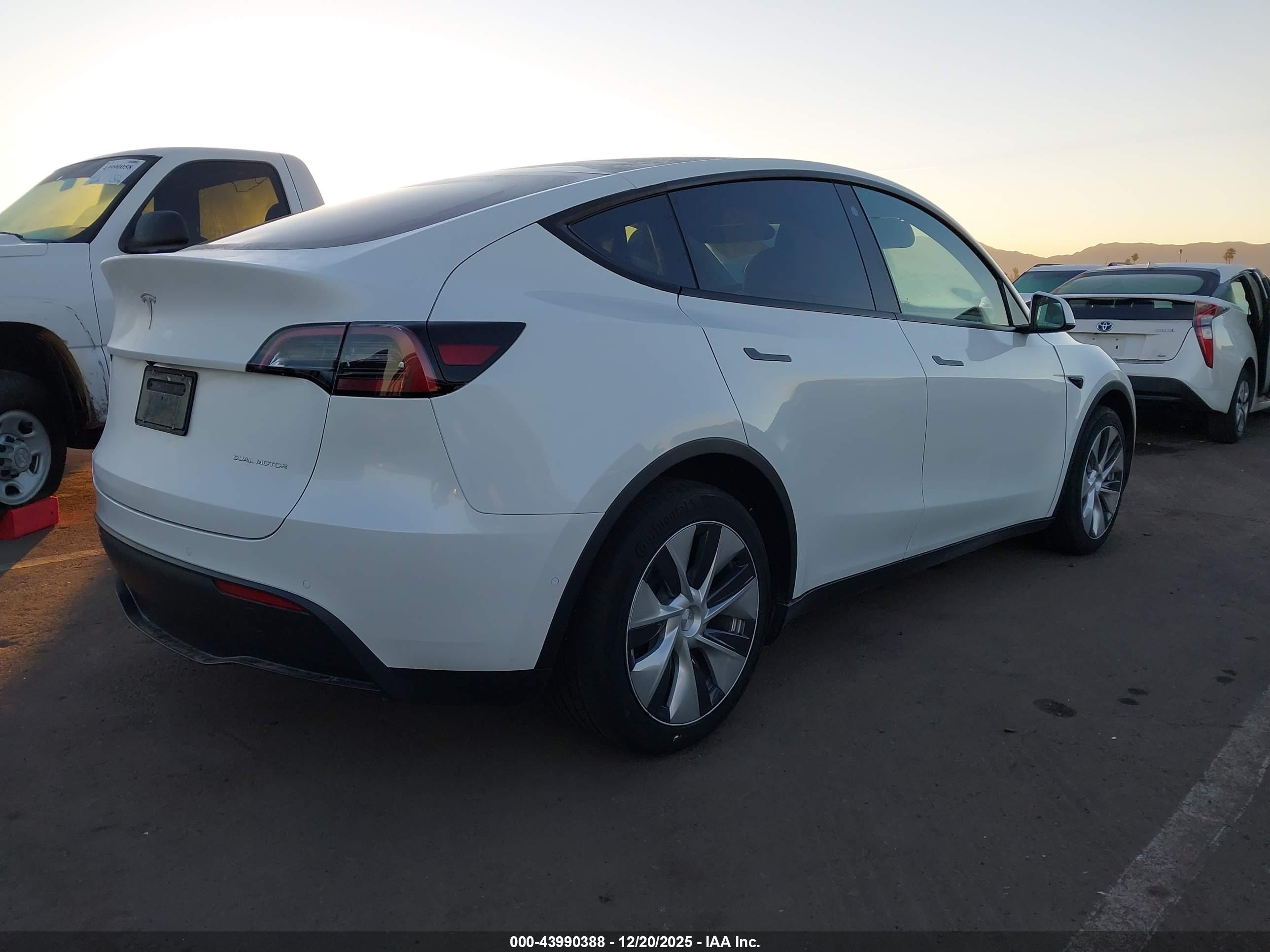 TESLA MODEL image 4