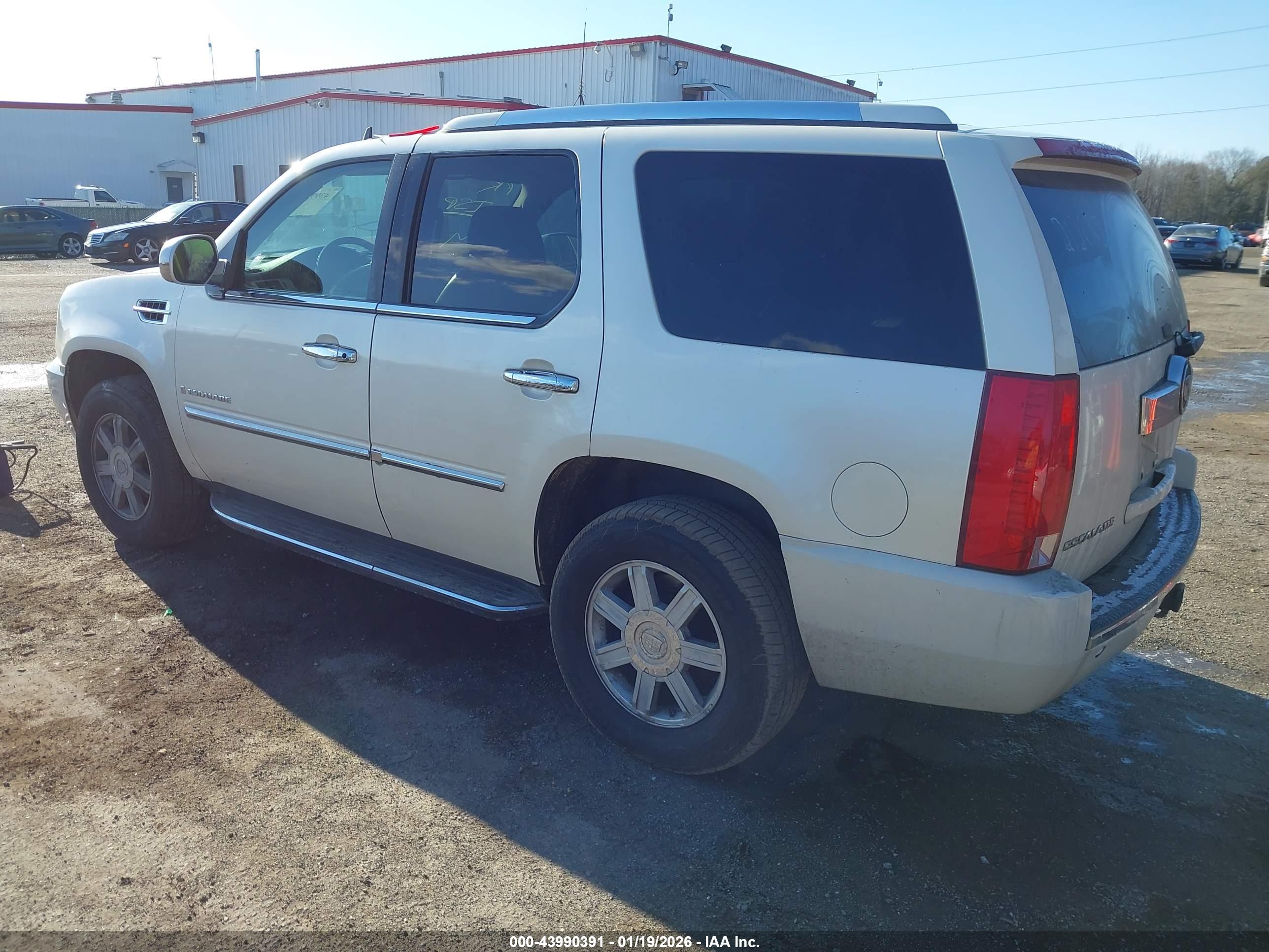 CADILLAC ESCALADE image 3