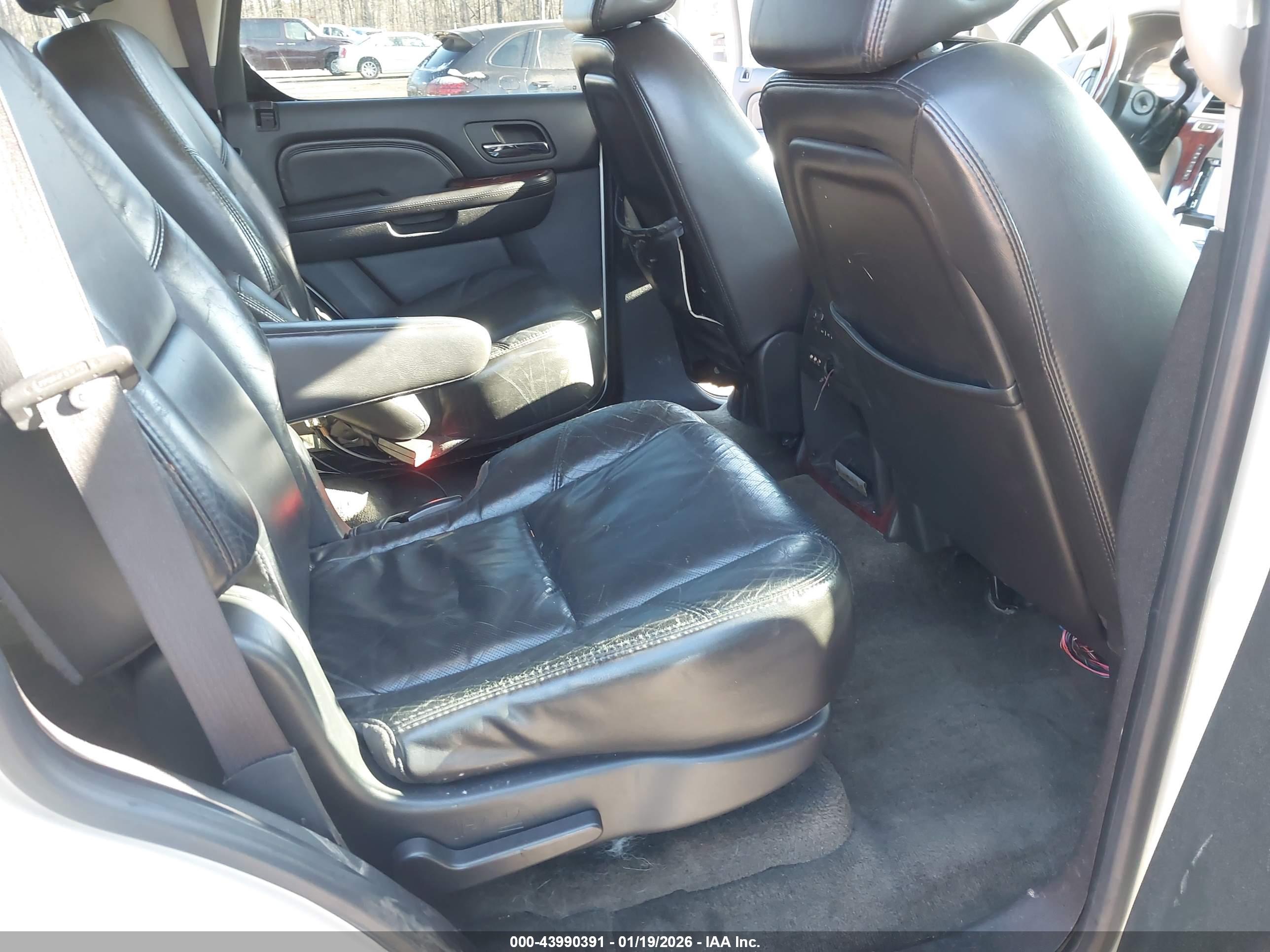 CADILLAC ESCALADE image 8