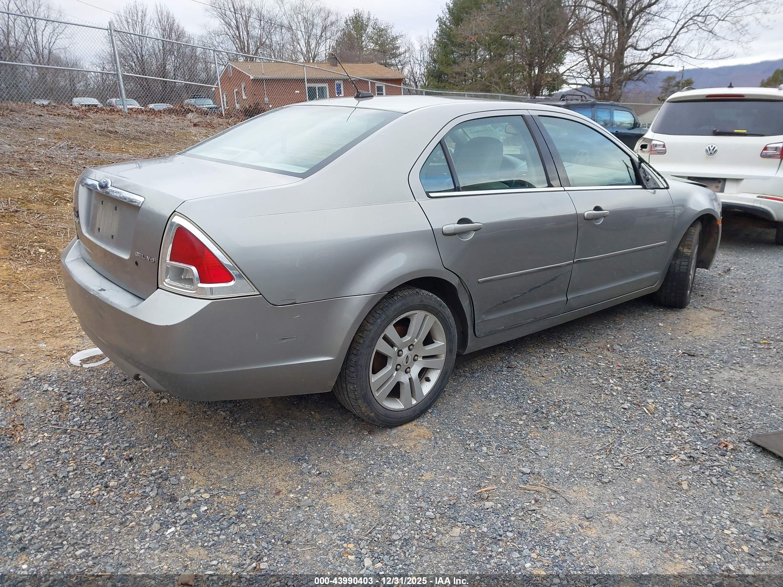 FORD FUSION image 4
