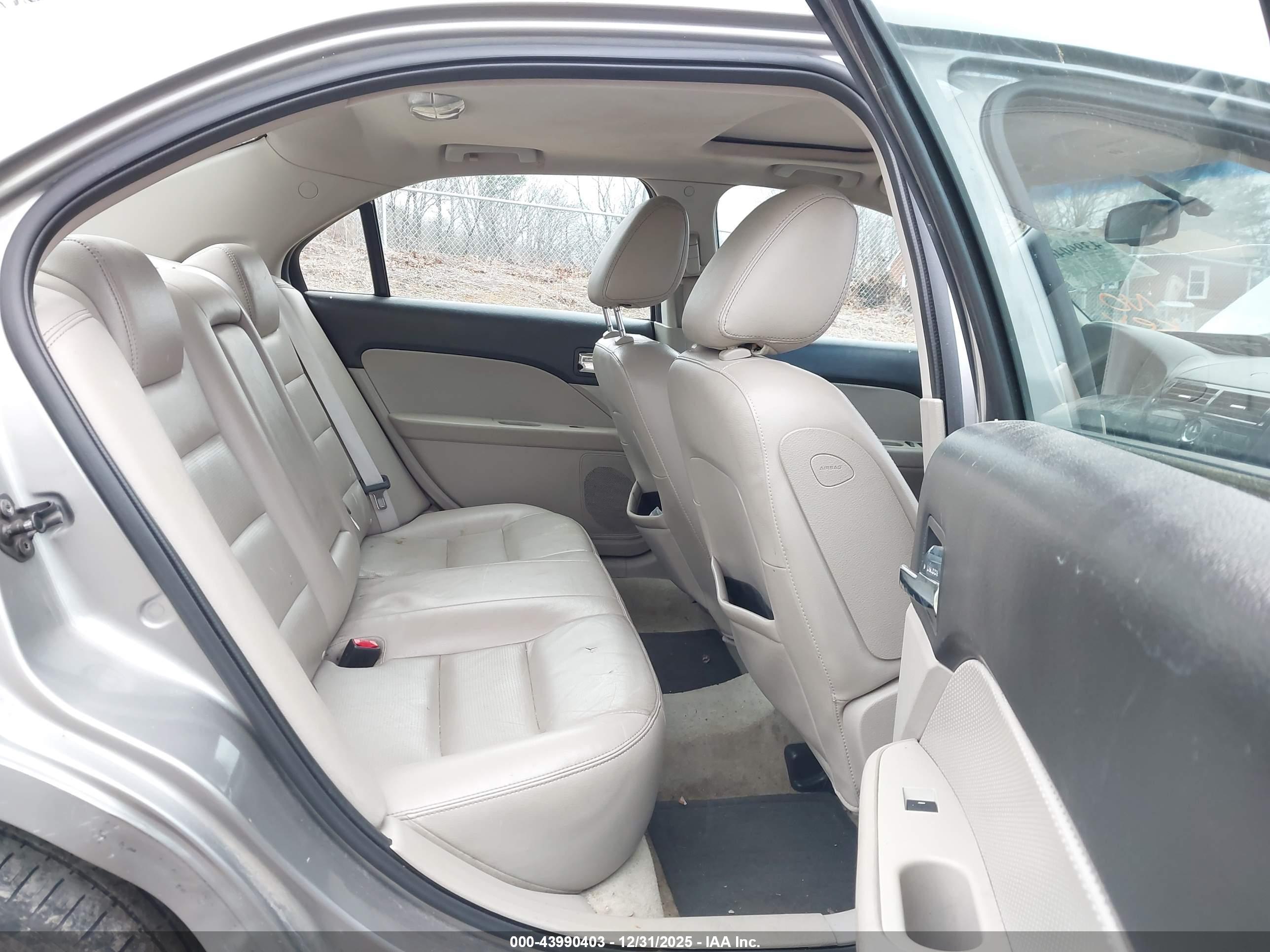 FORD FUSION image 8
