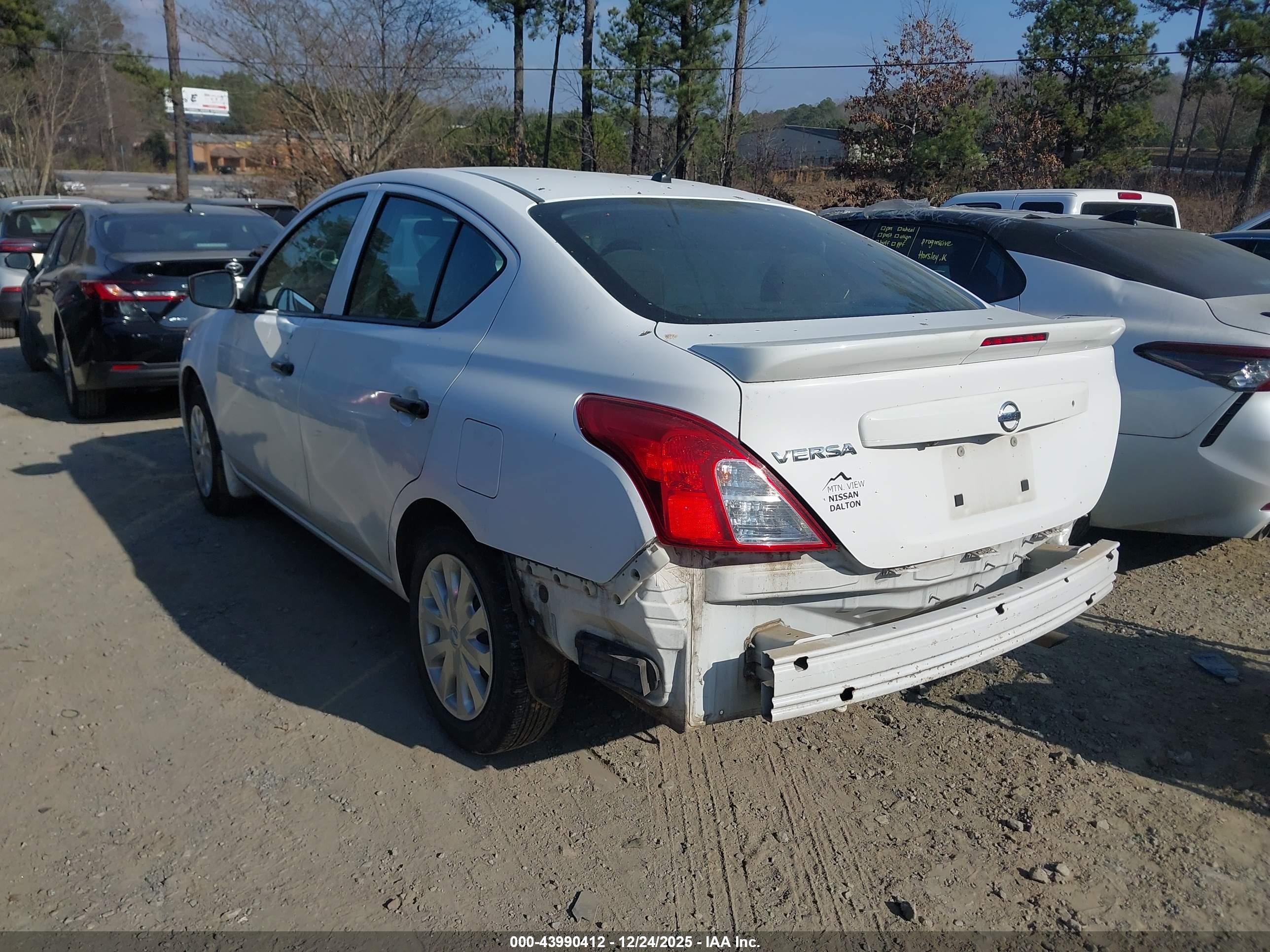 NISSAN VERSA image 3