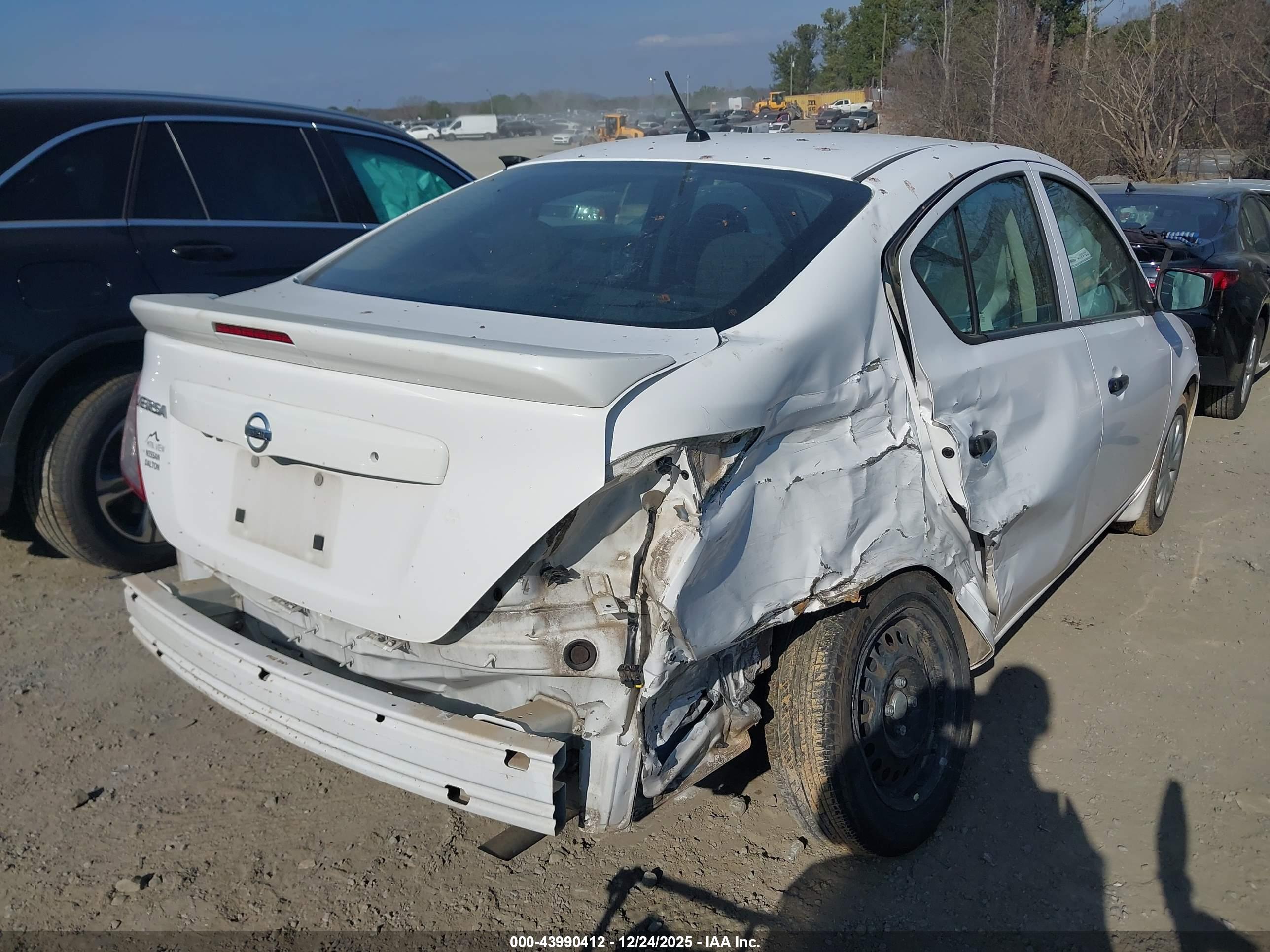 NISSAN VERSA image 4
