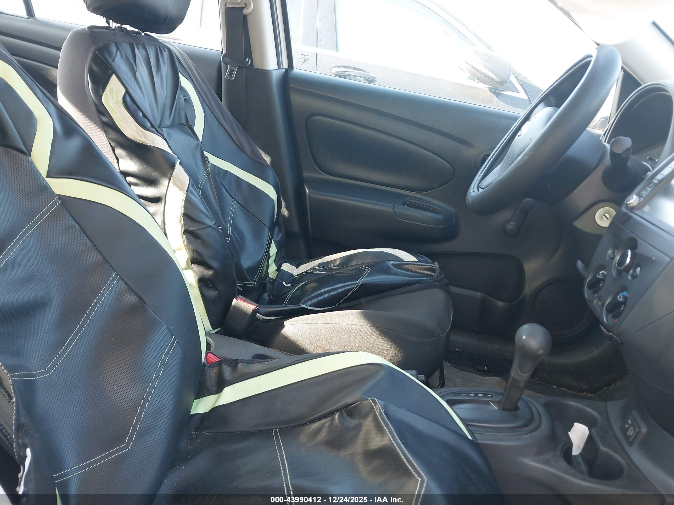 NISSAN VERSA image 5