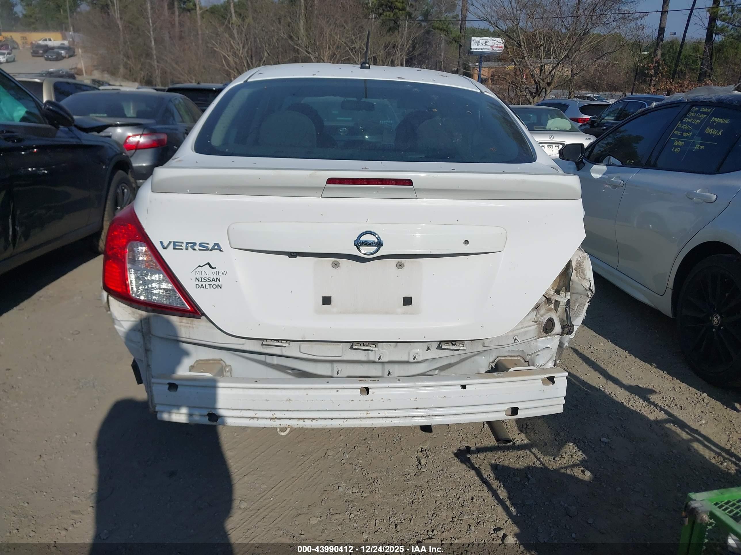 NISSAN VERSA image 6