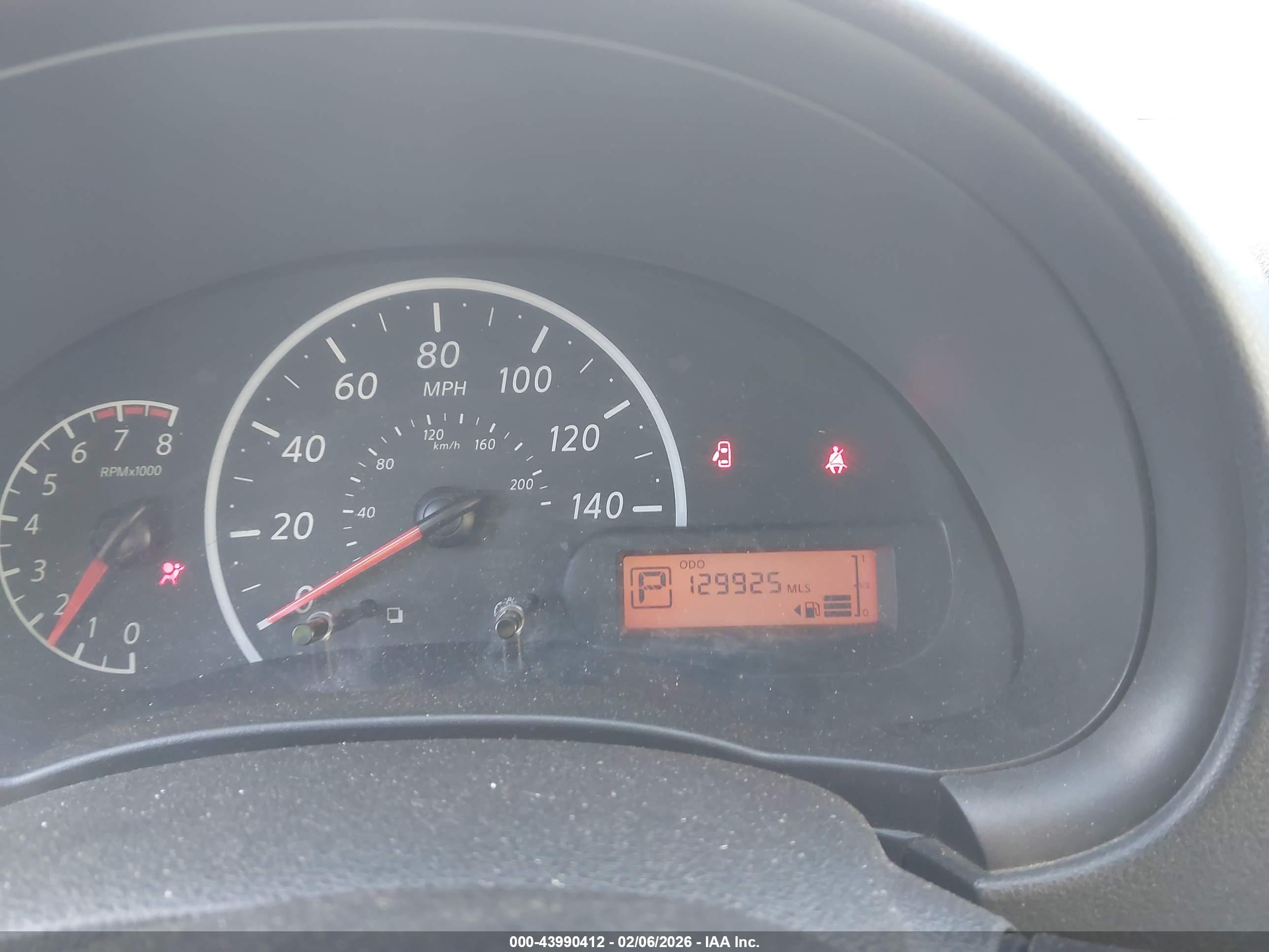 NISSAN VERSA image 7