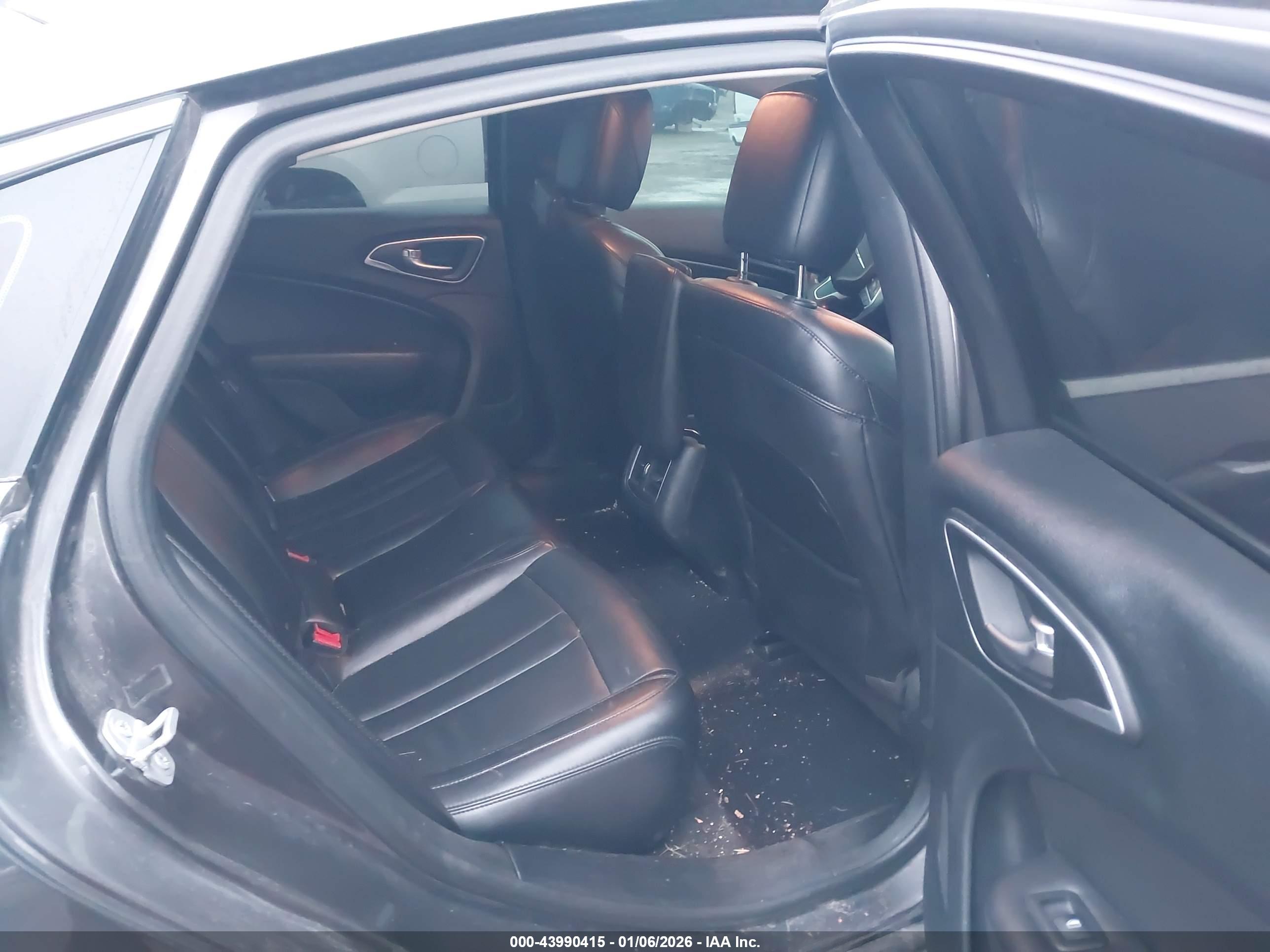CHRYSLER 200 image 8