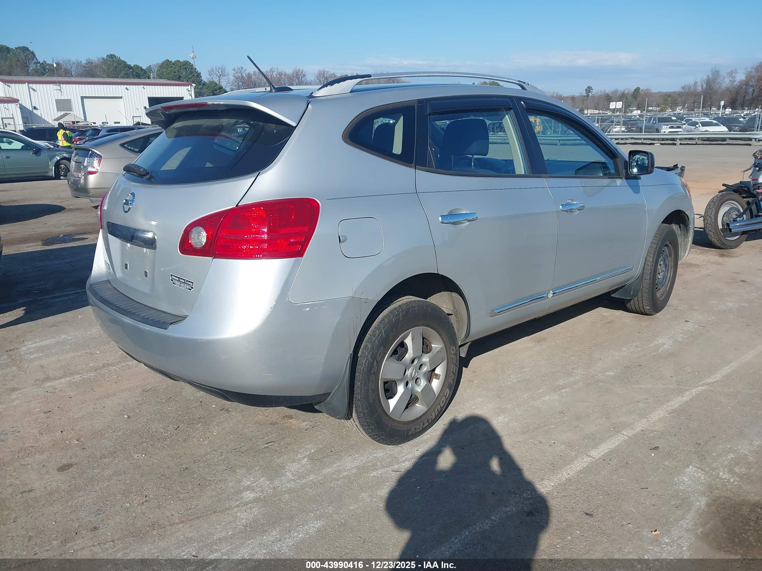 NISSAN ROGUE image 4