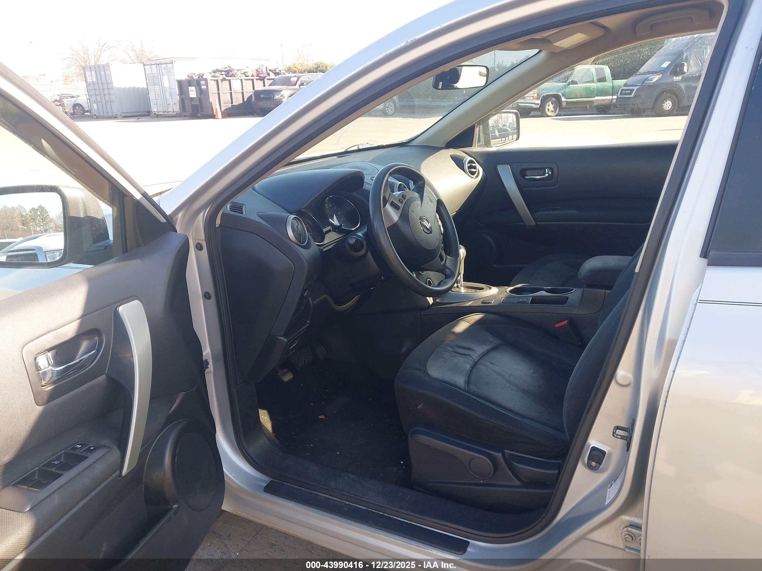 NISSAN ROGUE image 5