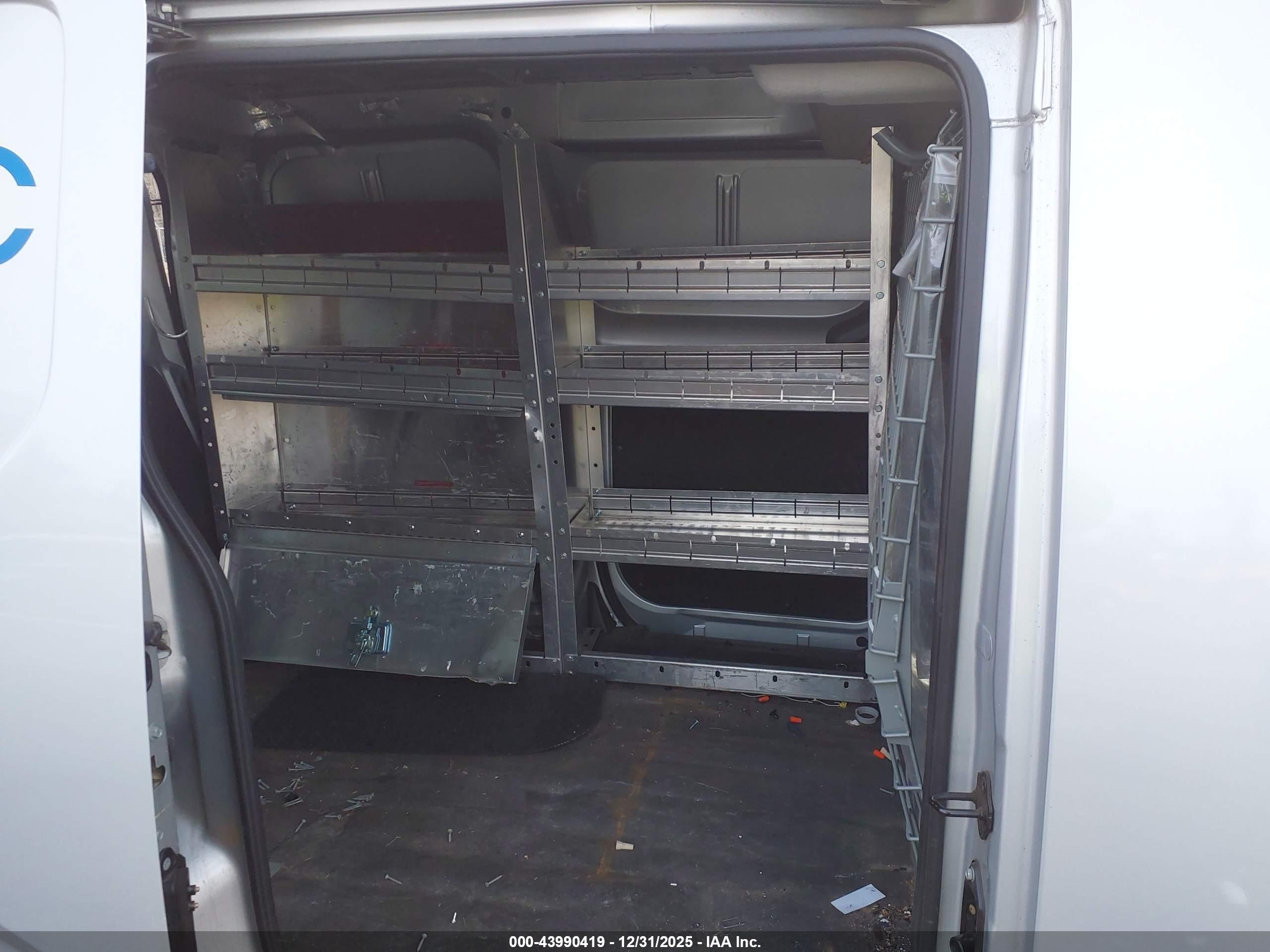 NISSAN NV200 image 8