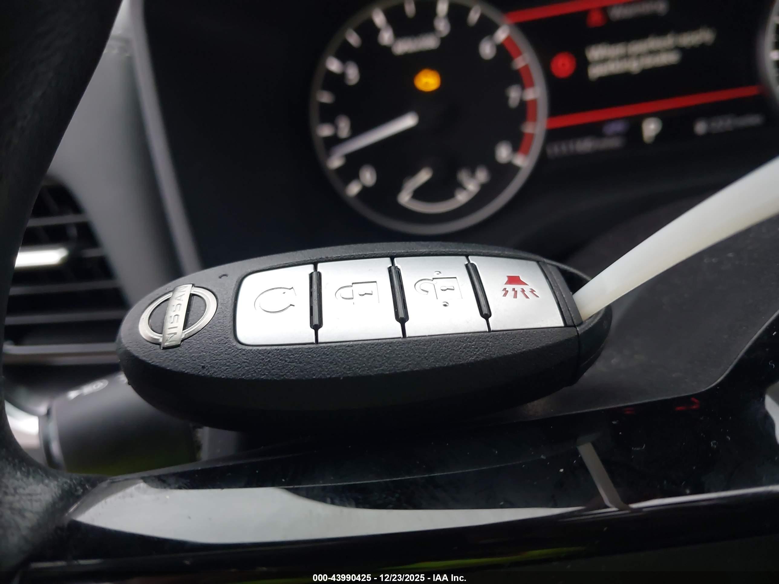 NISSAN ROGUE image 11