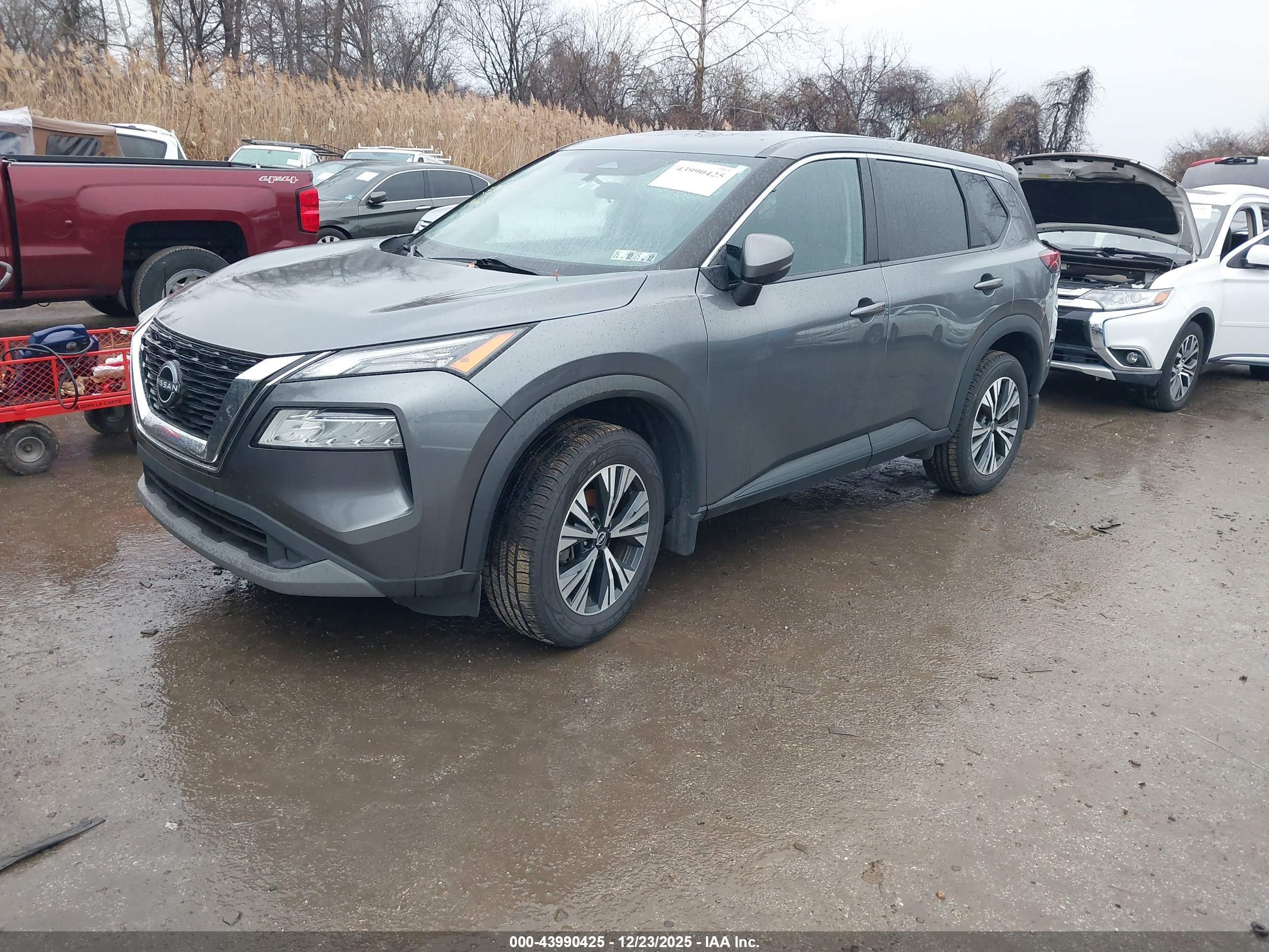NISSAN ROGUE image 2