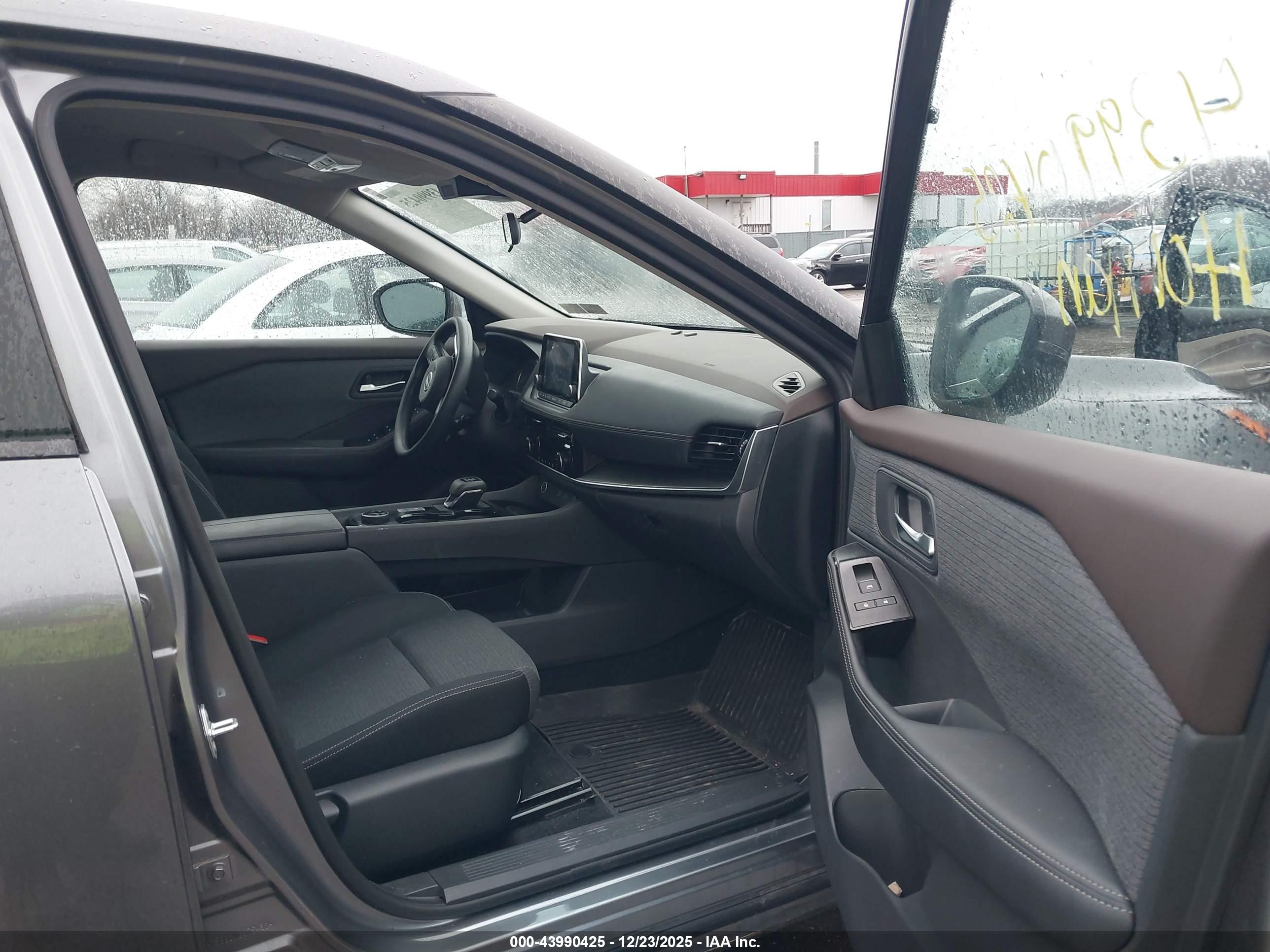 NISSAN ROGUE image 5