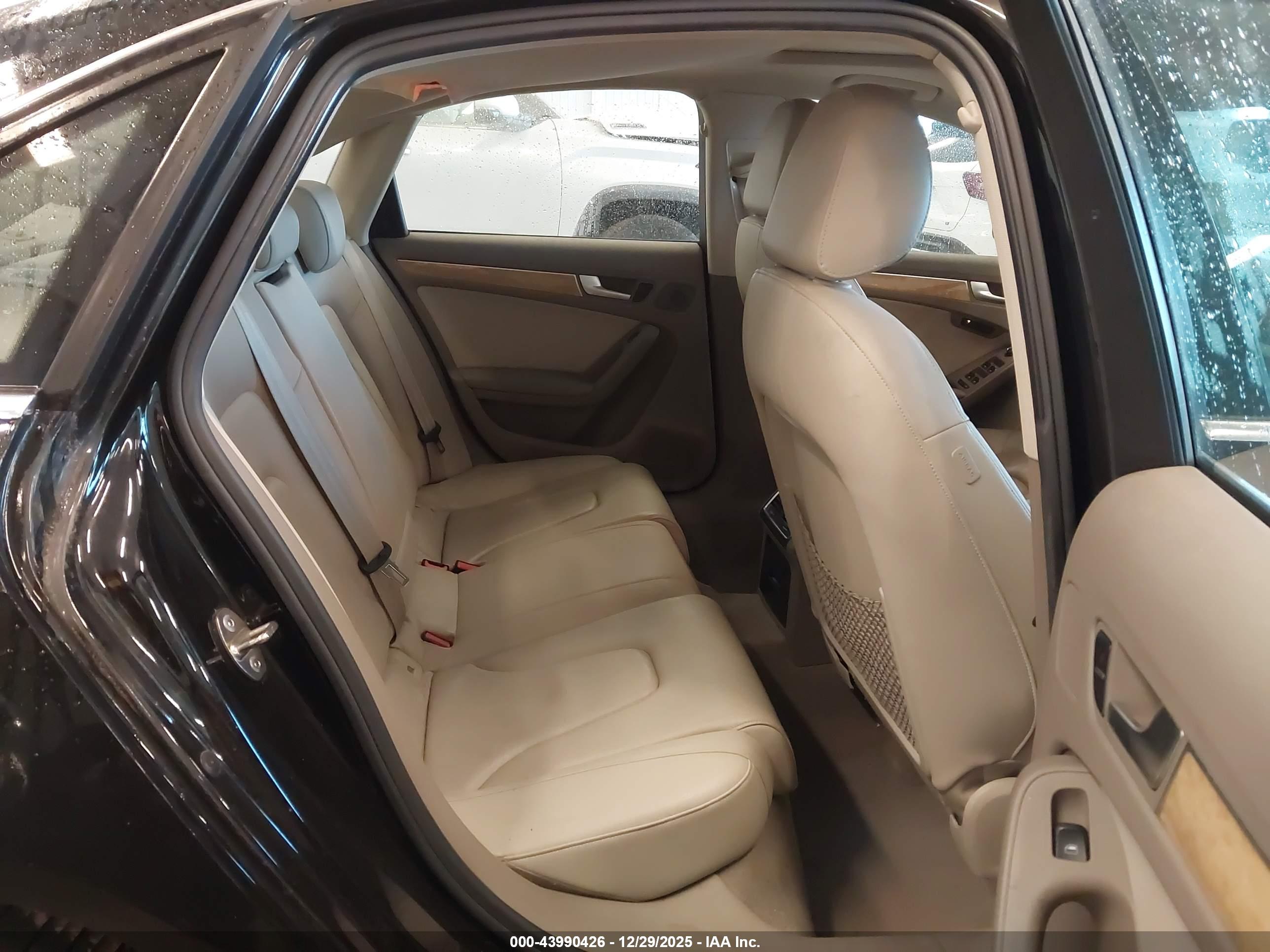 AUDI A4 image 8