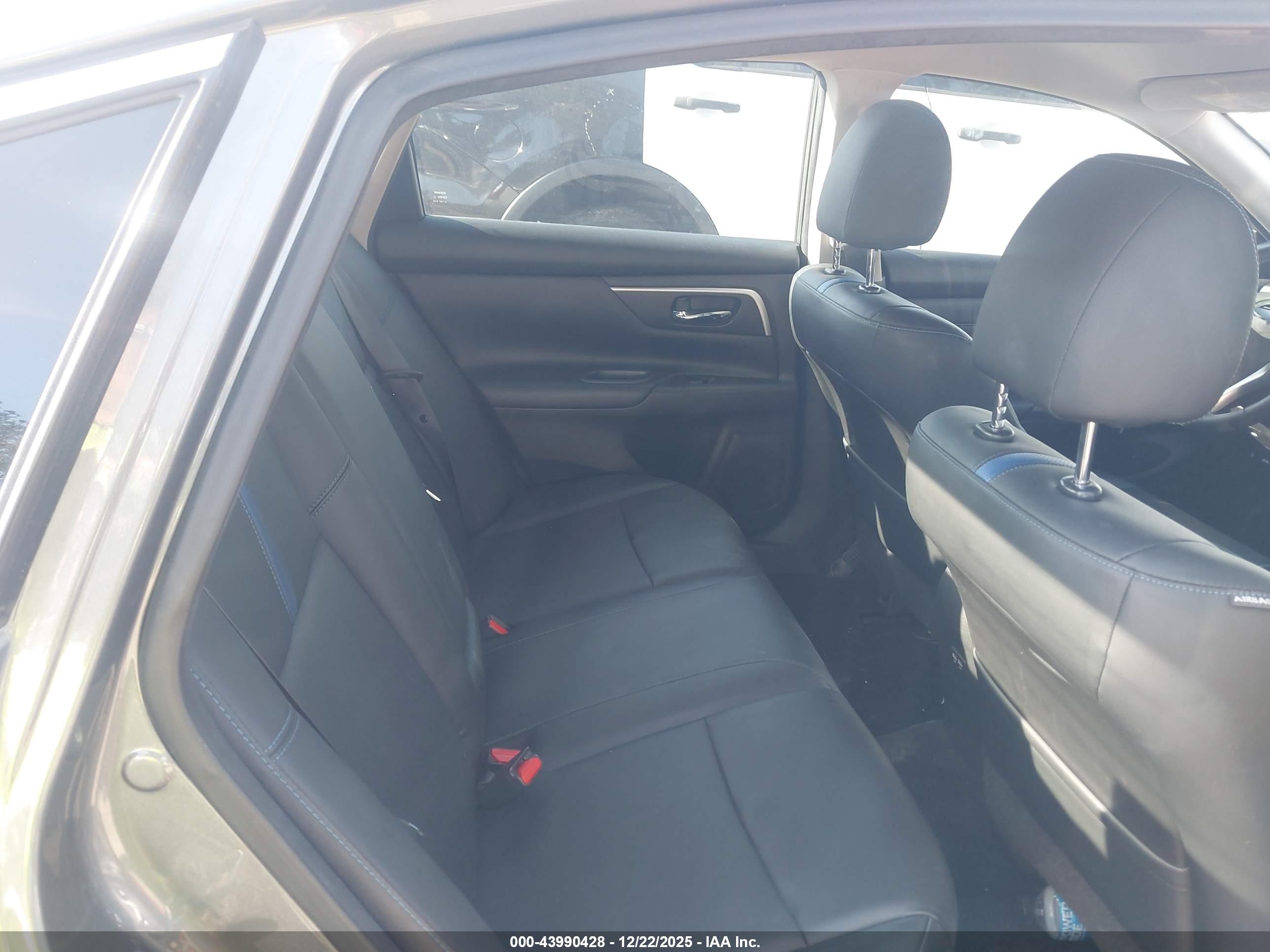 NISSAN ALTIMA image 8