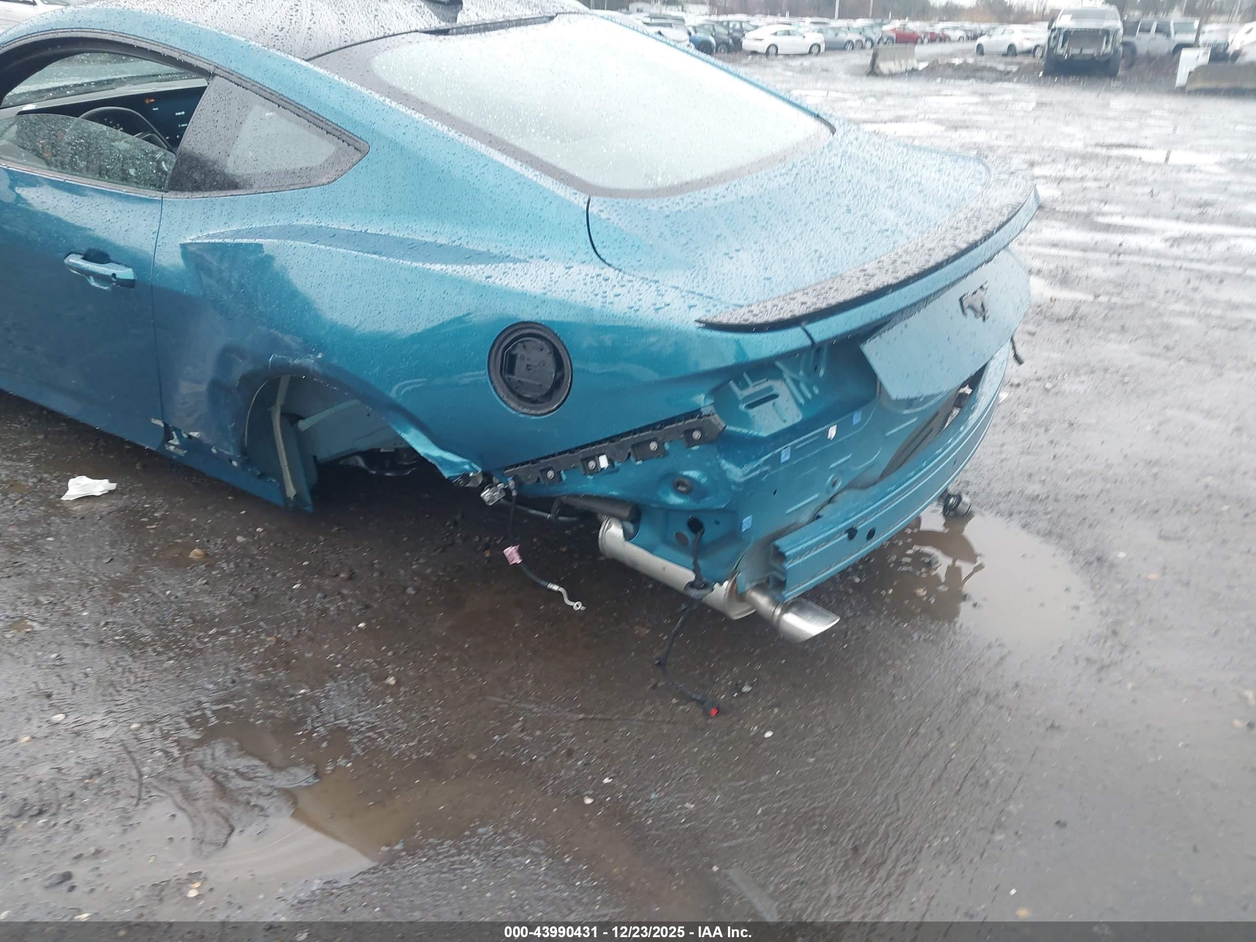 FORD MUSTANG image 6