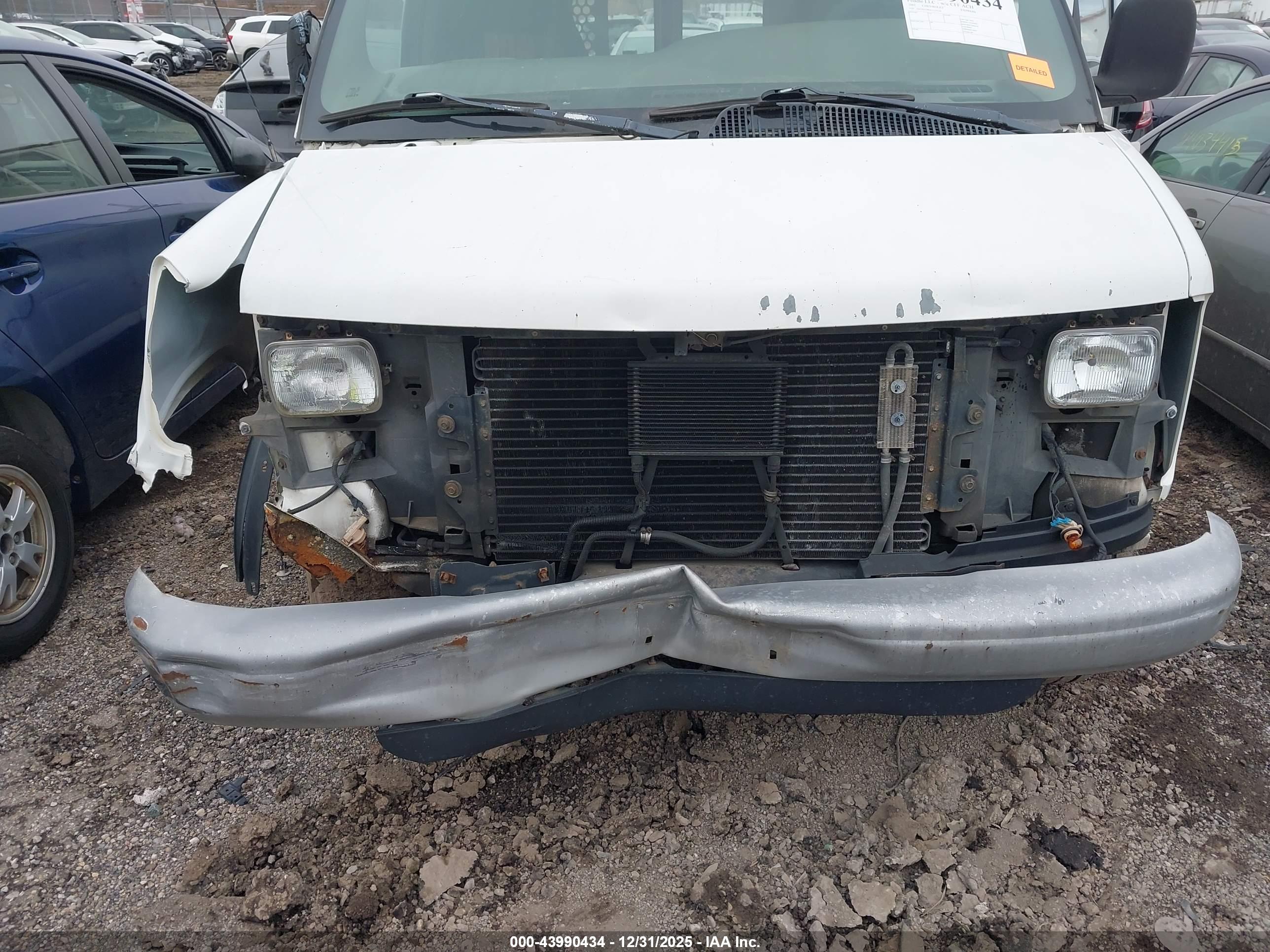 CHEVROLET EXPRESS image 6