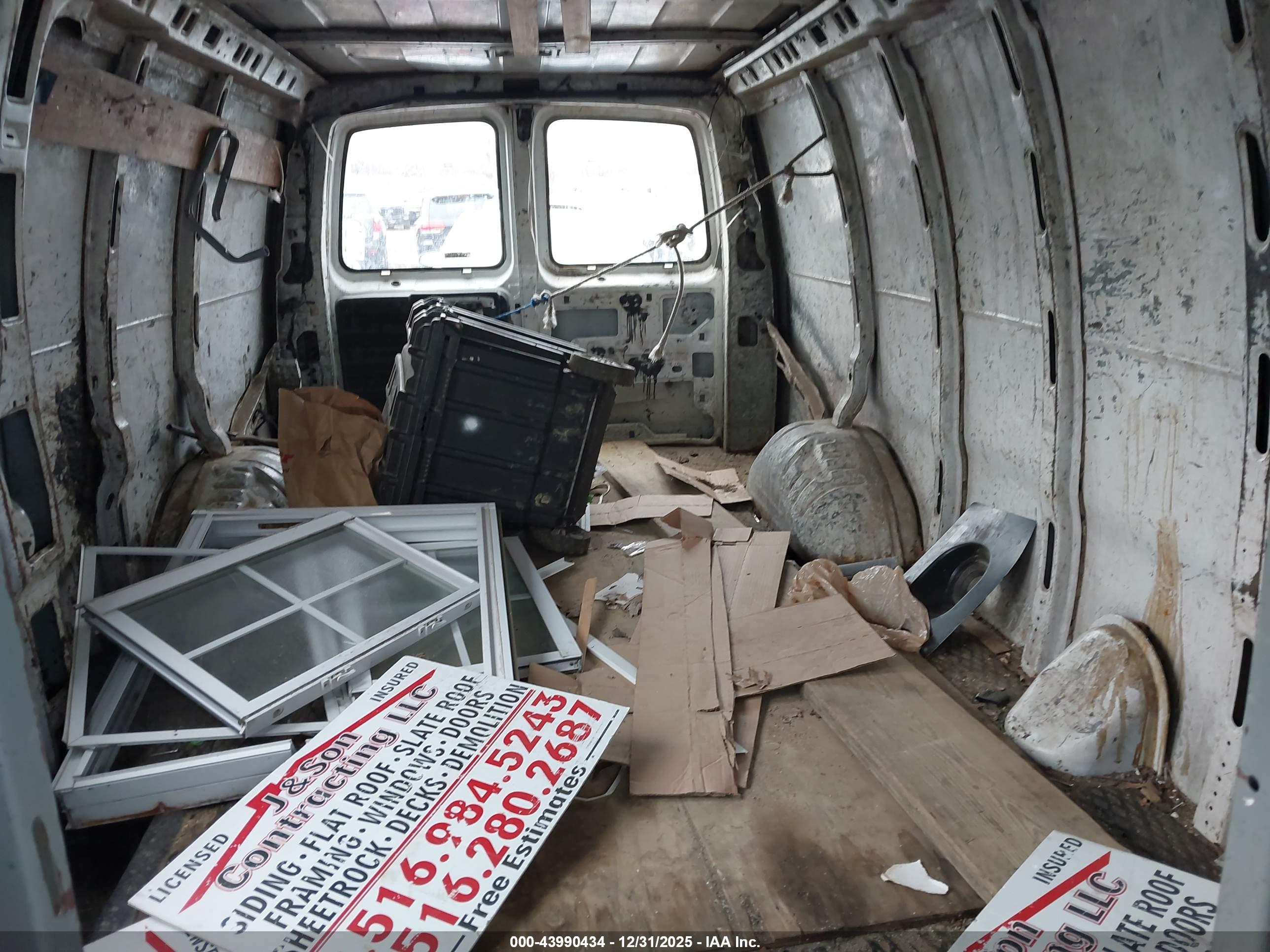 CHEVROLET EXPRESS image 8