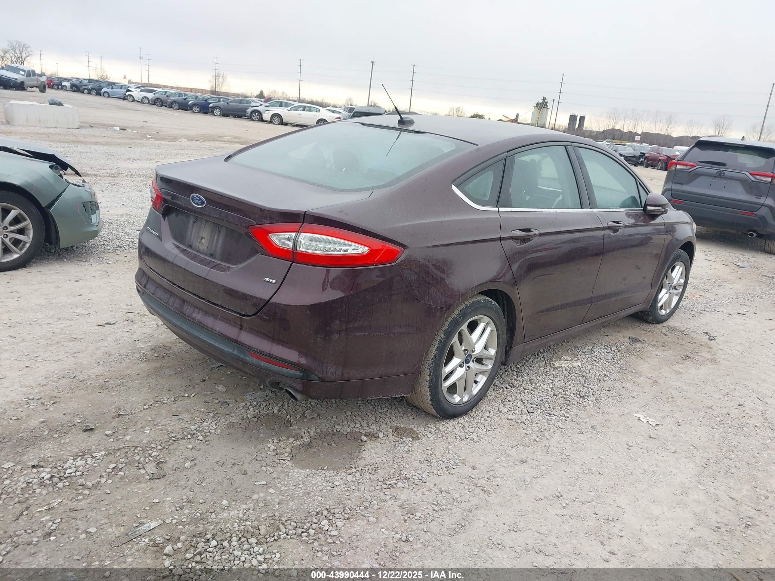 FORD FUSION image 4