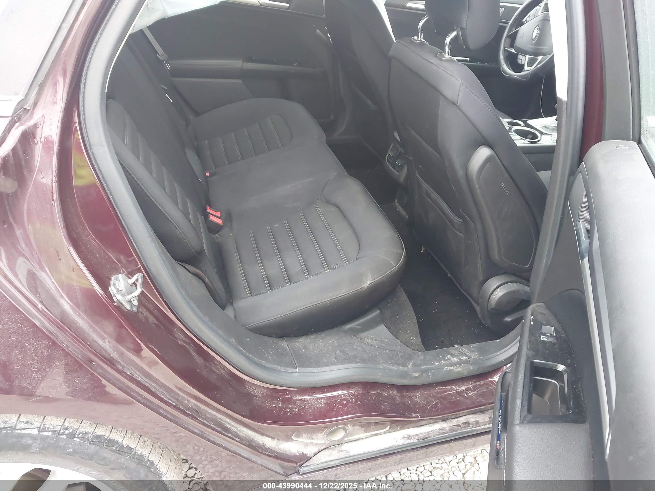 FORD FUSION image 8