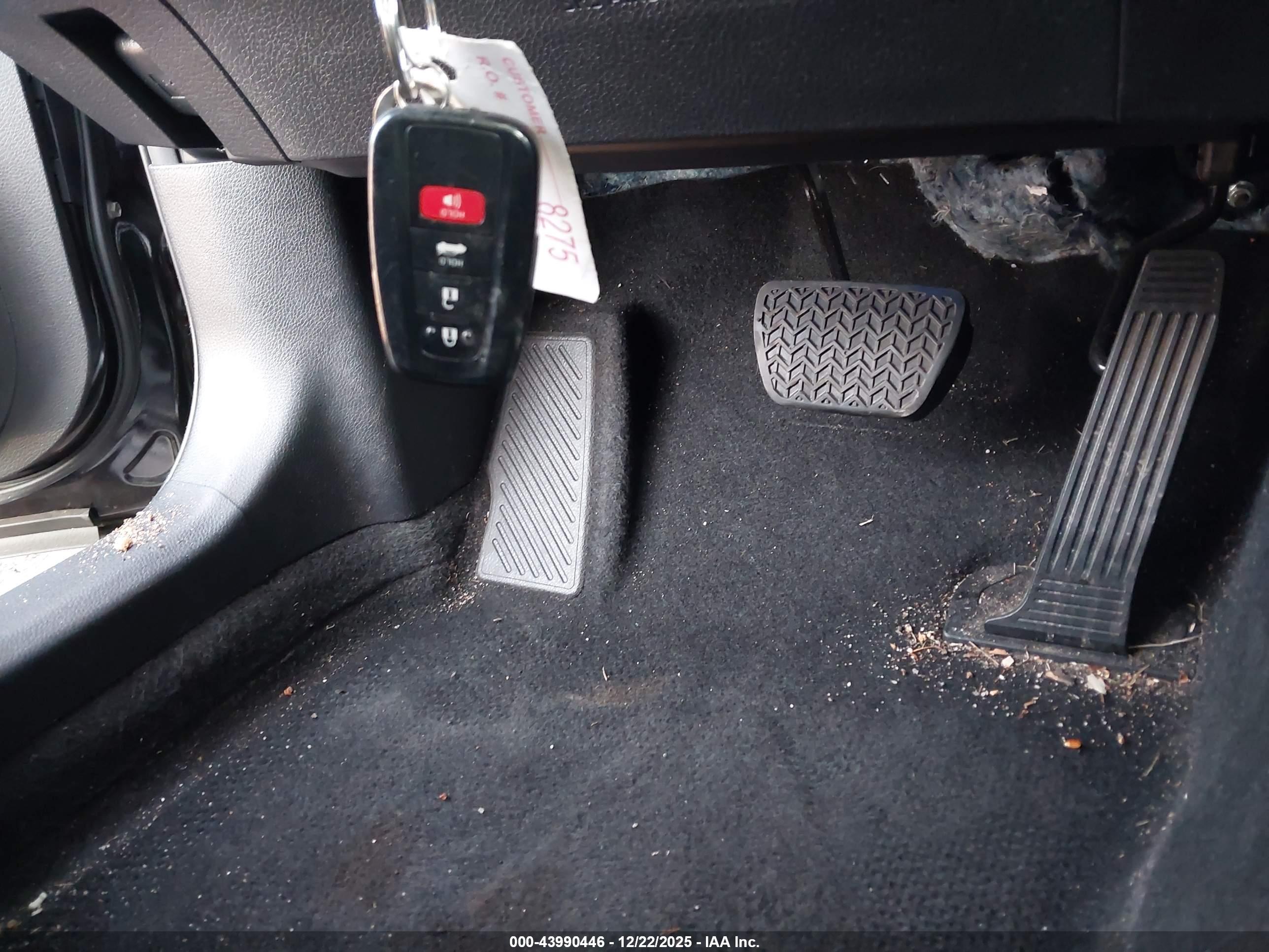 TOYOTA AVALON image 11
