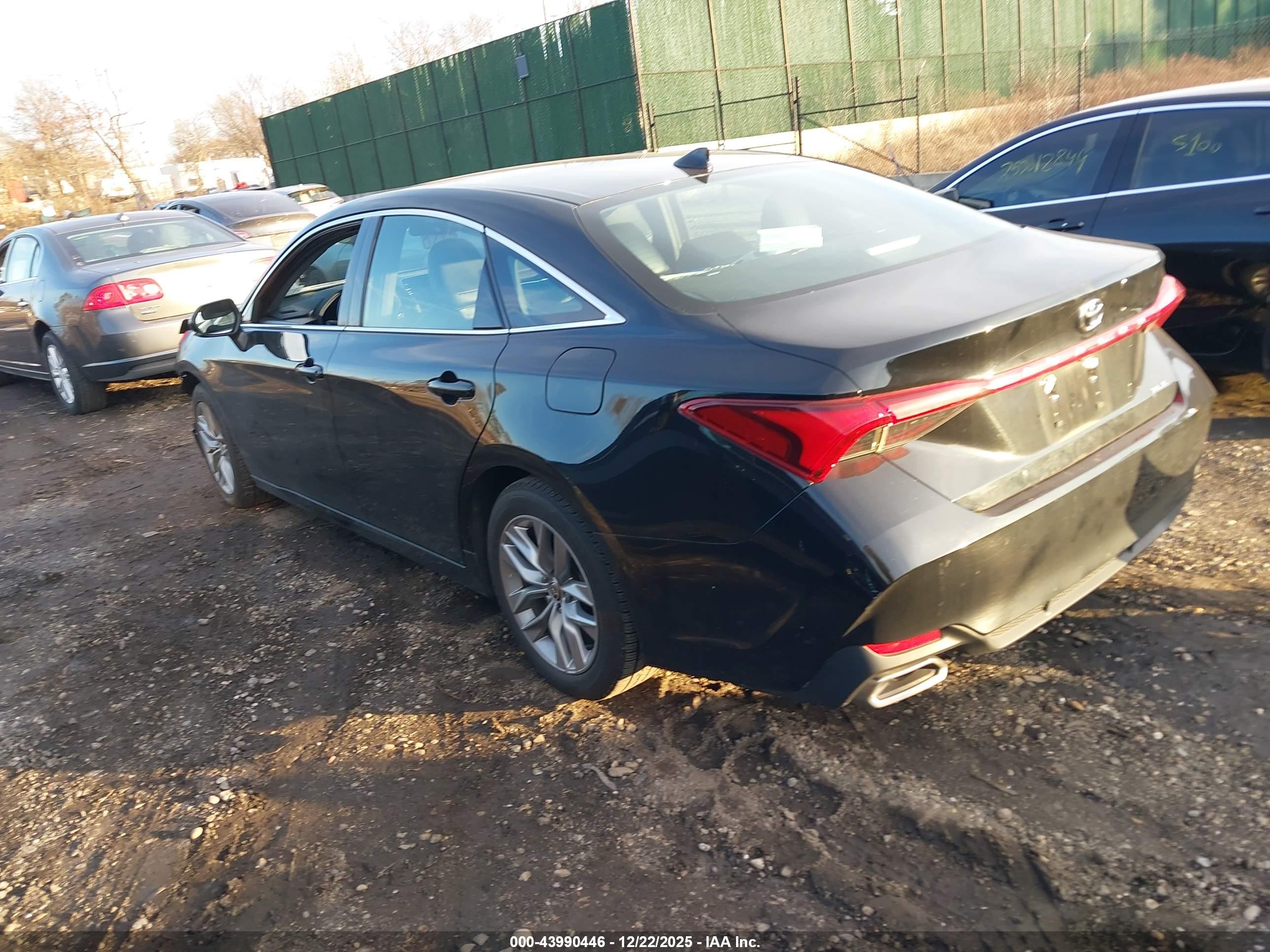 TOYOTA AVALON image 3