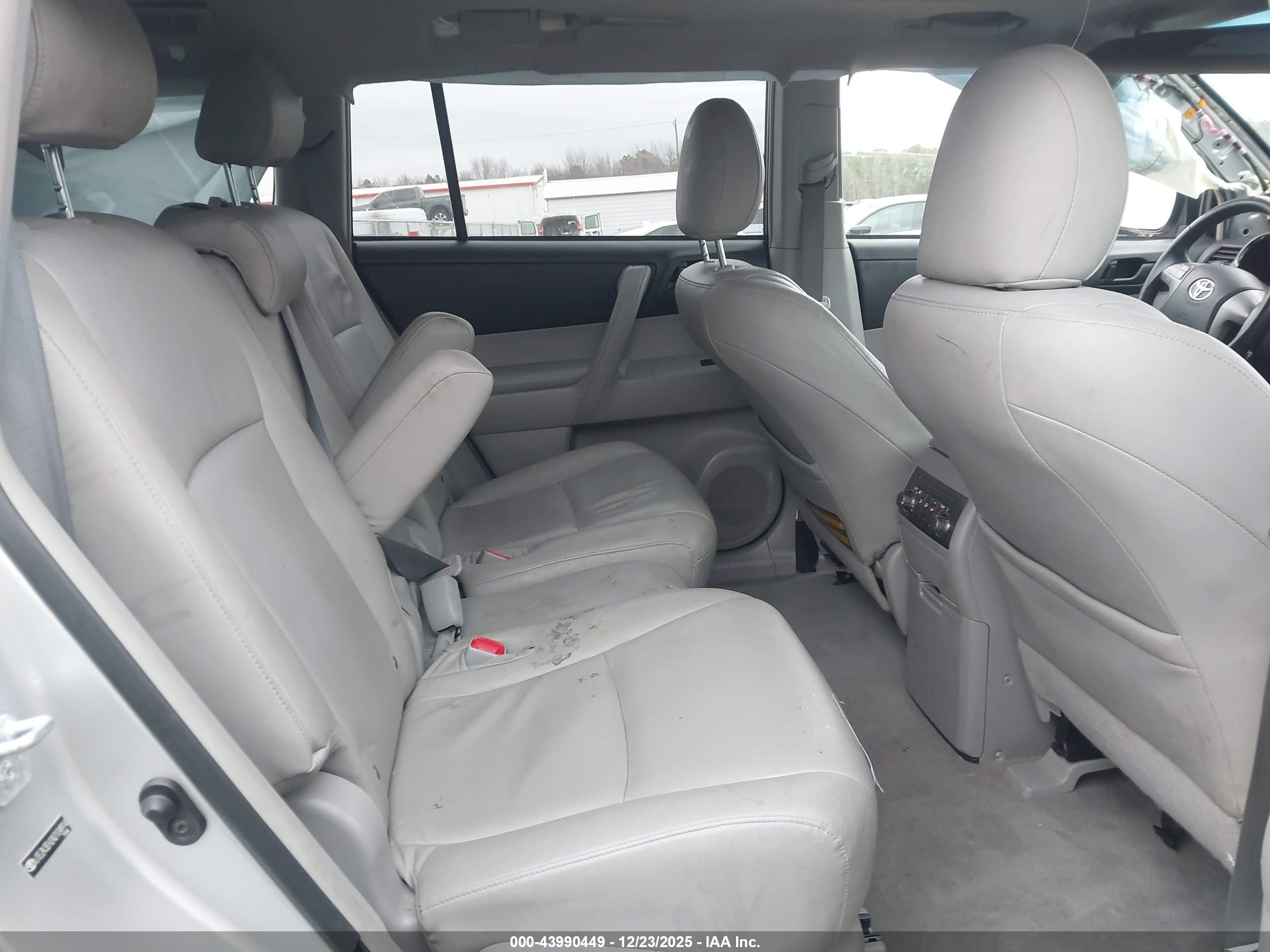TOYOTA HIGHLANDER image 8