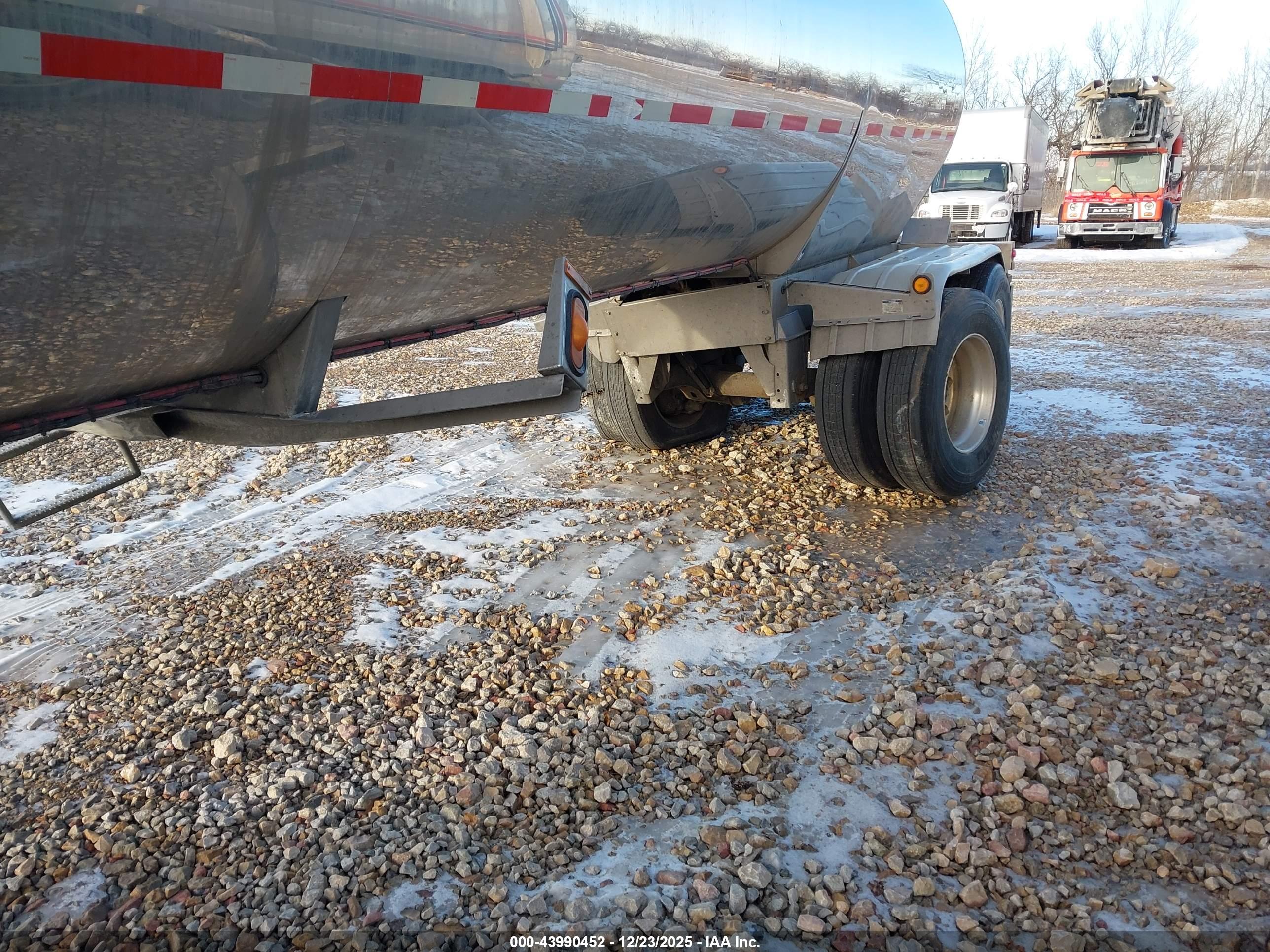 STAINLESS TANK image 8