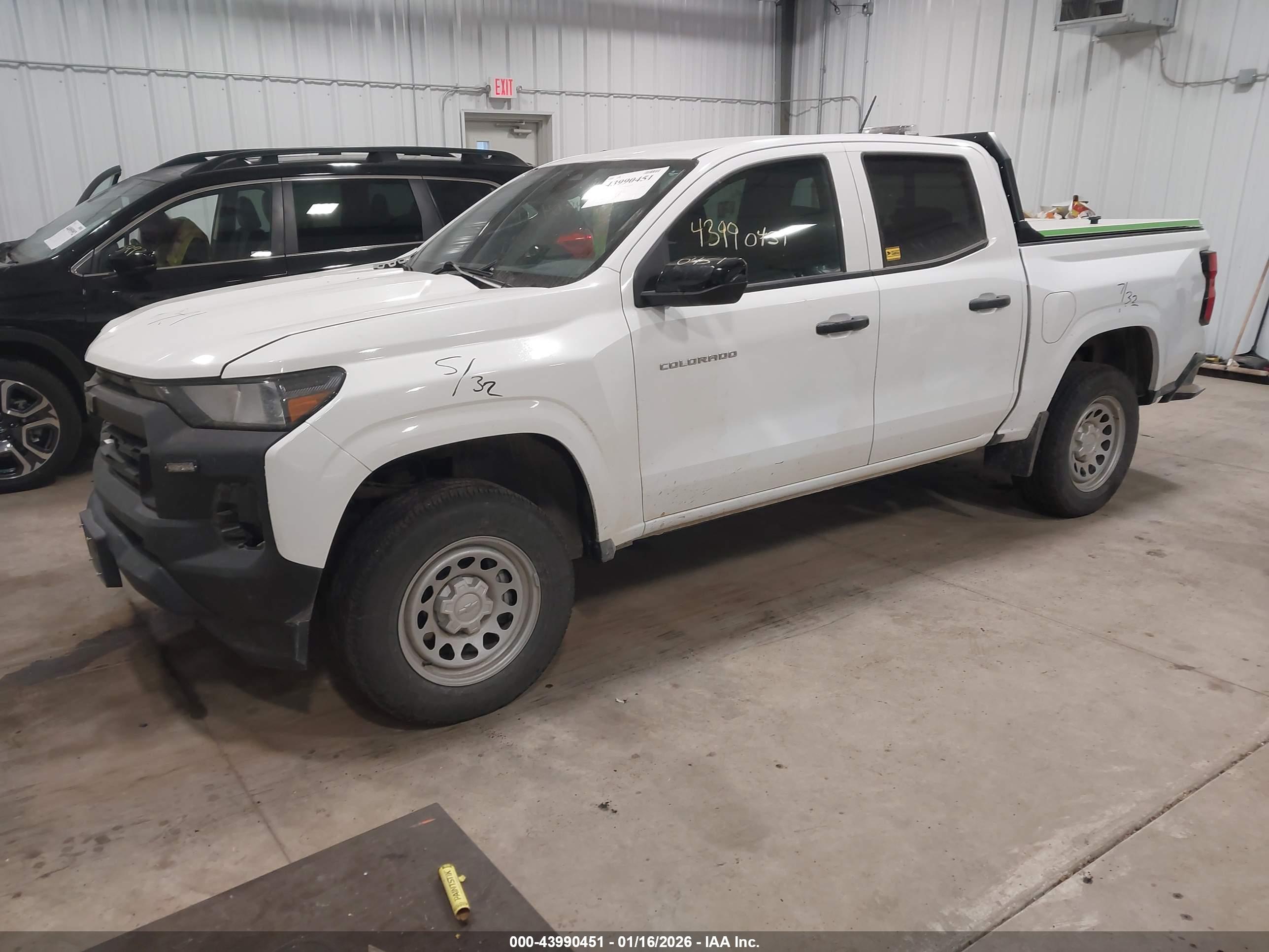 CHEVROLET COLORADO image 2
