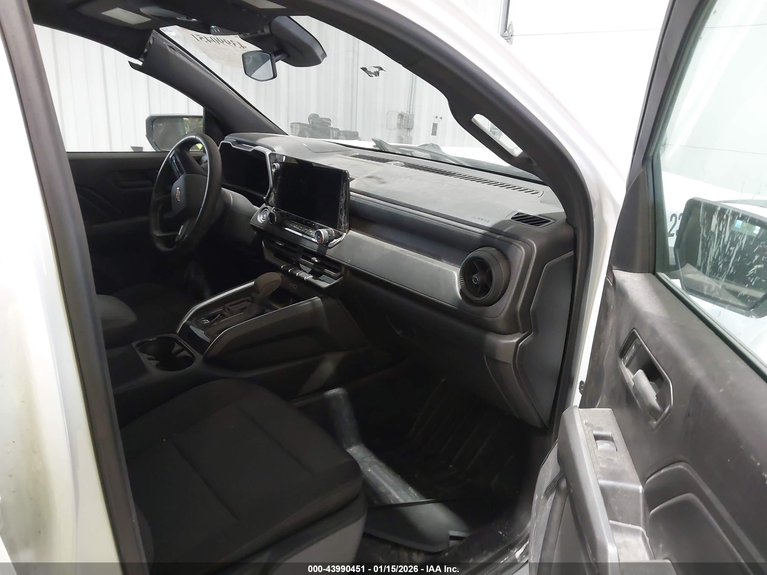 CHEVROLET COLORADO image 5