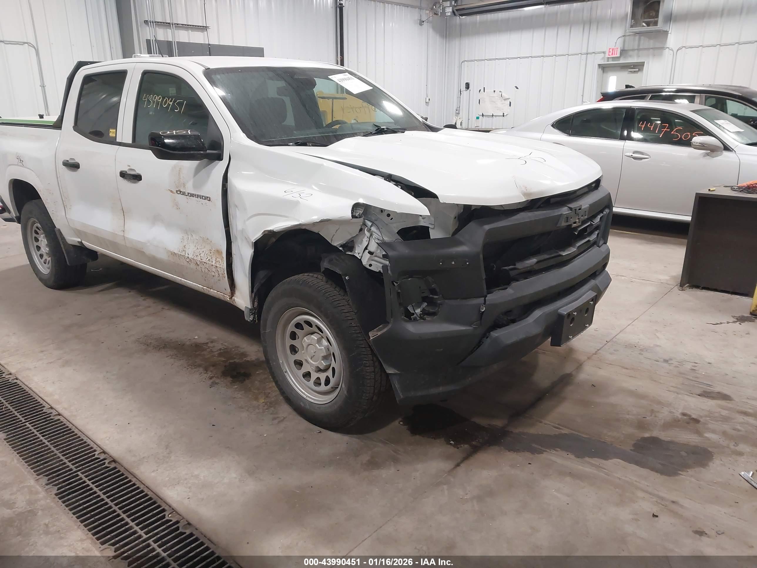CHEVROLET COLORADO image 6