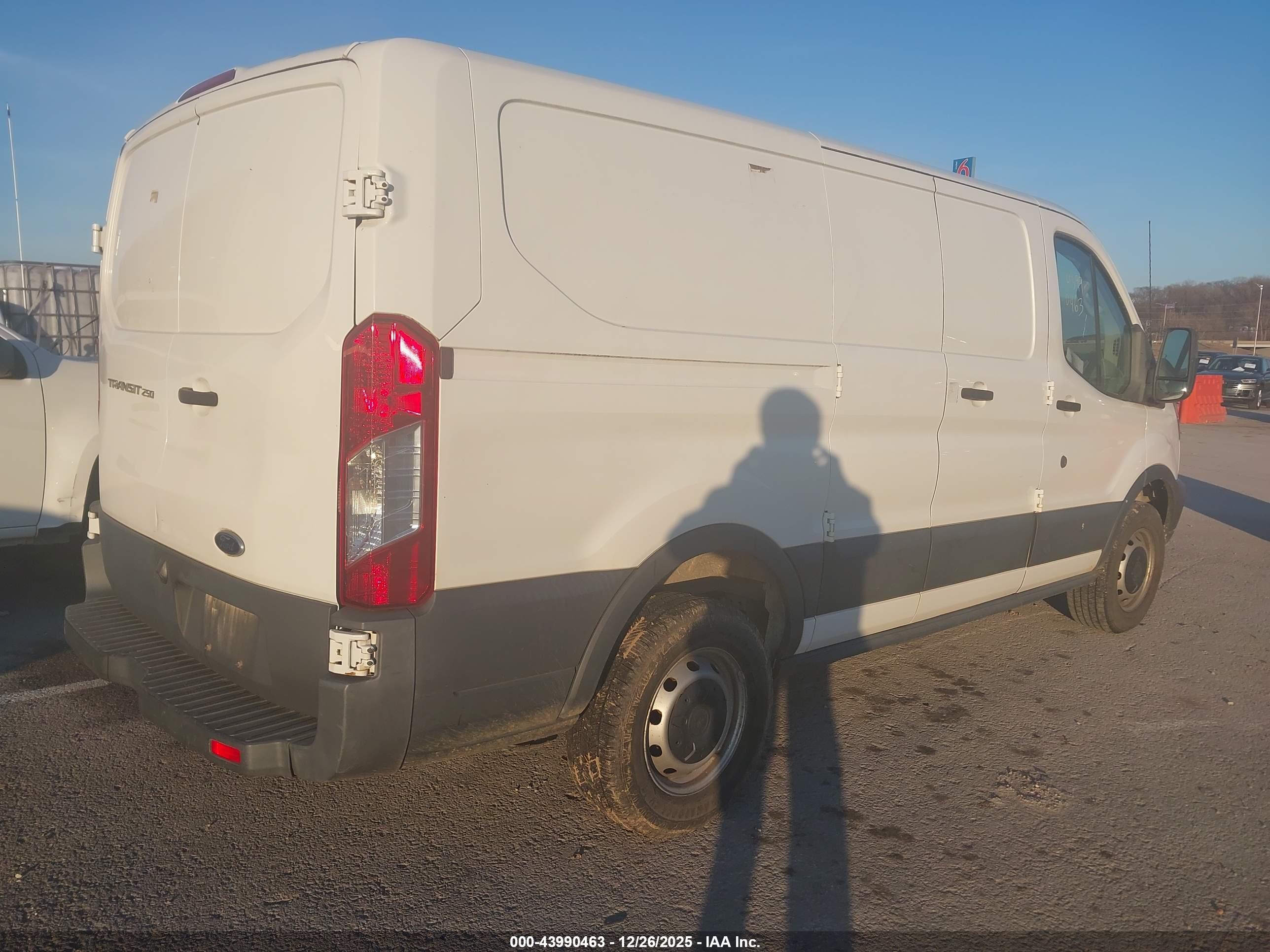 FORD TRANSIT-250 image 4