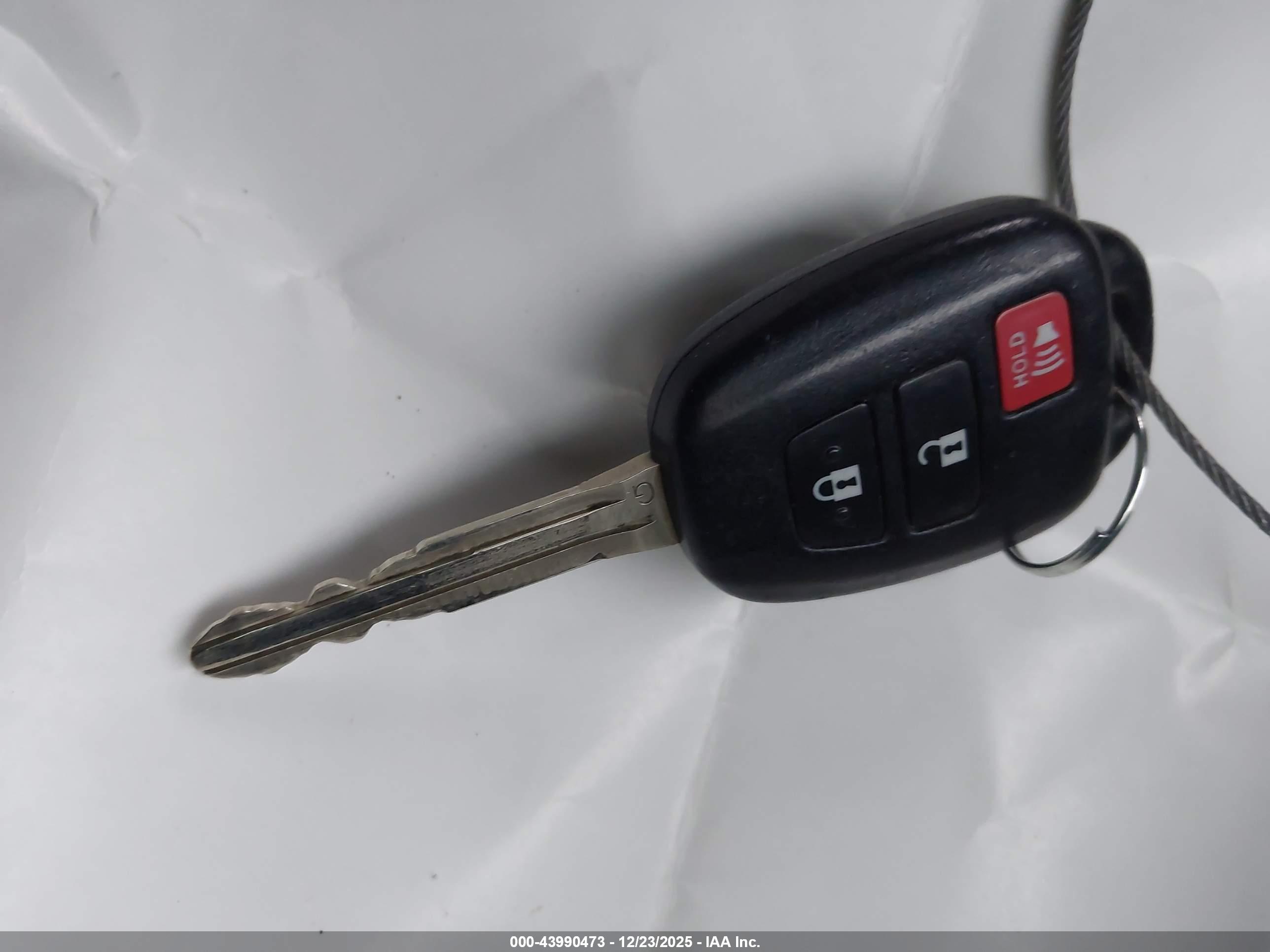TOYOTA PRIUS image 11