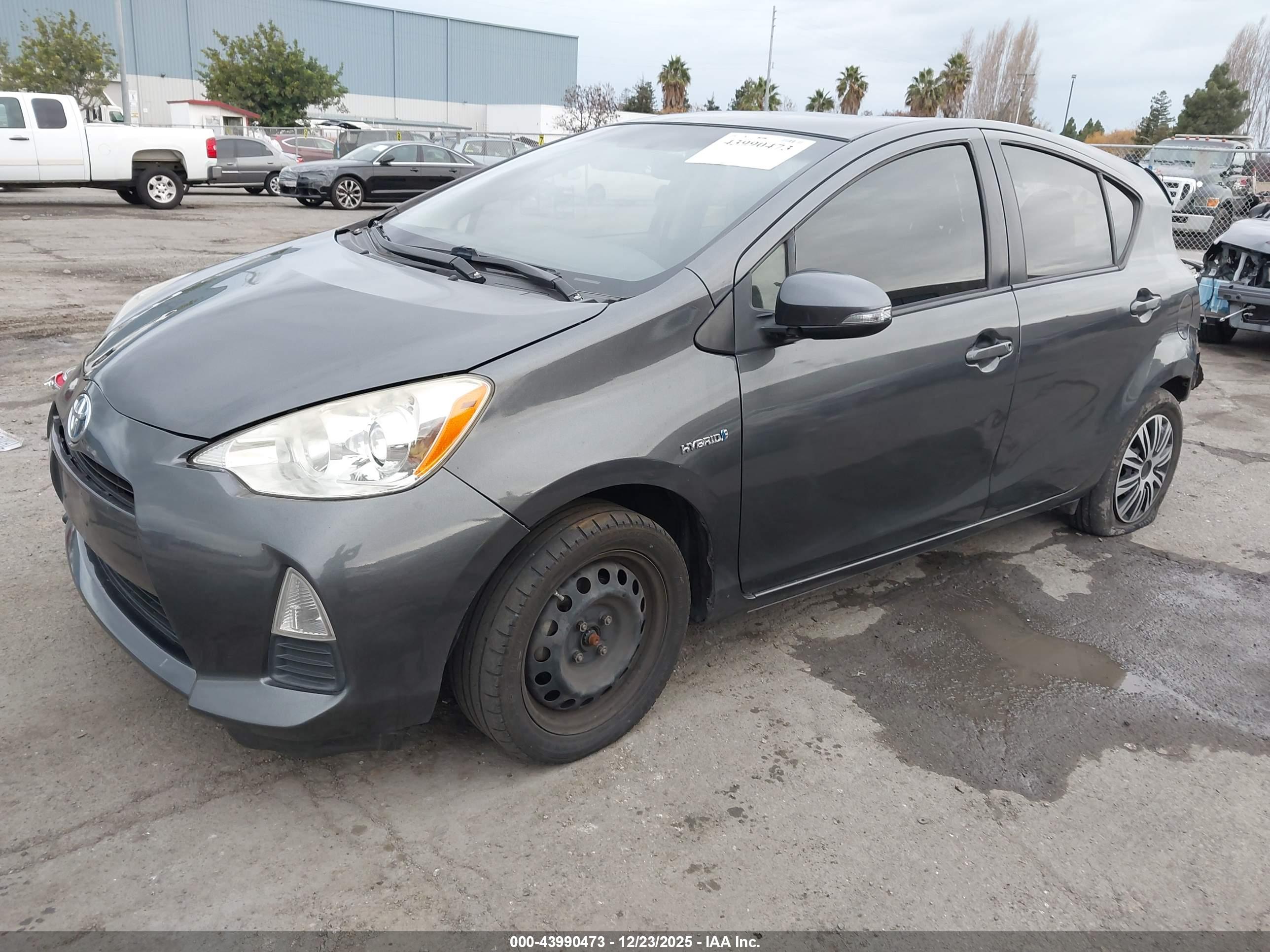TOYOTA PRIUS image 2