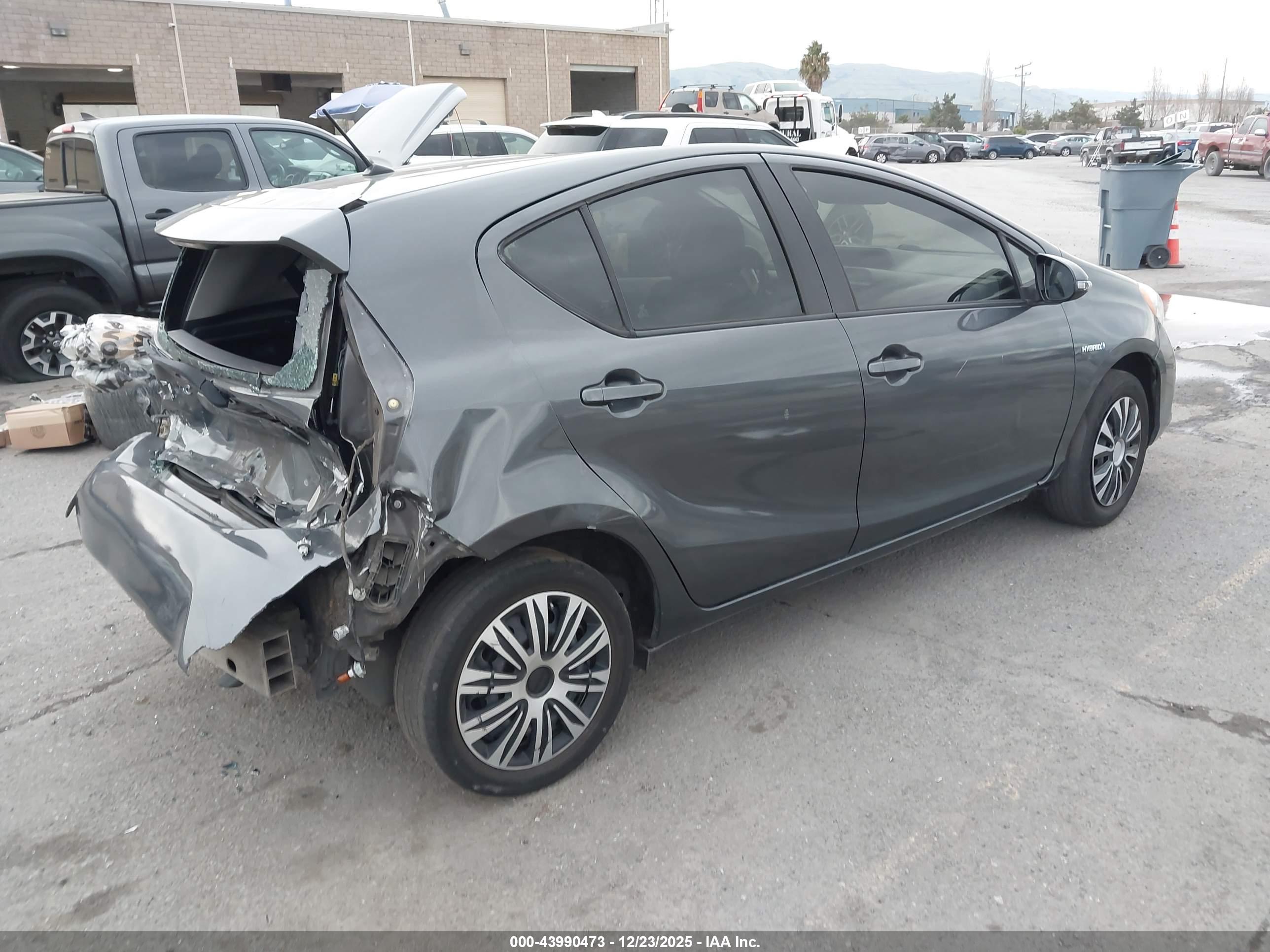 TOYOTA PRIUS image 4