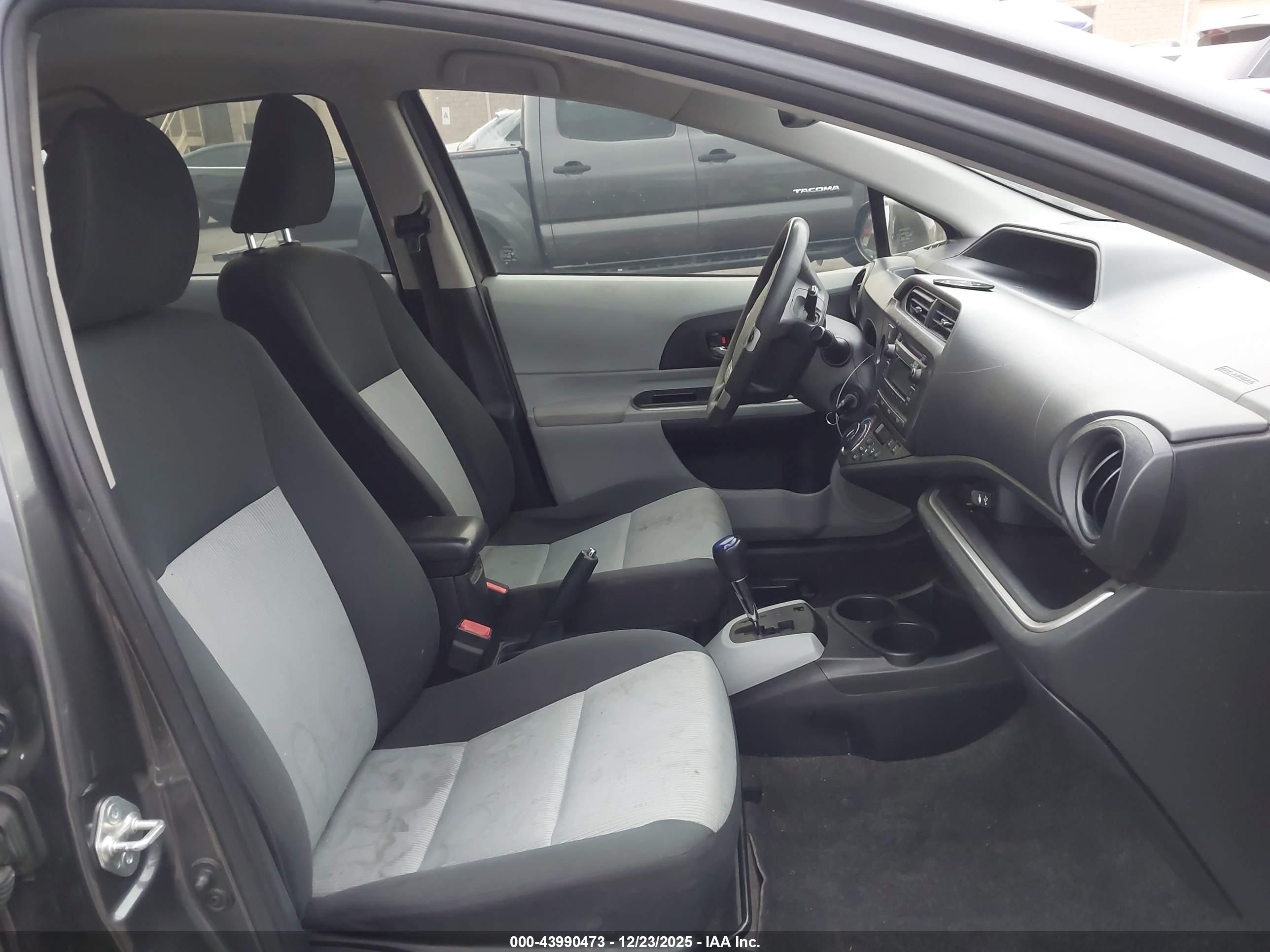 TOYOTA PRIUS image 5