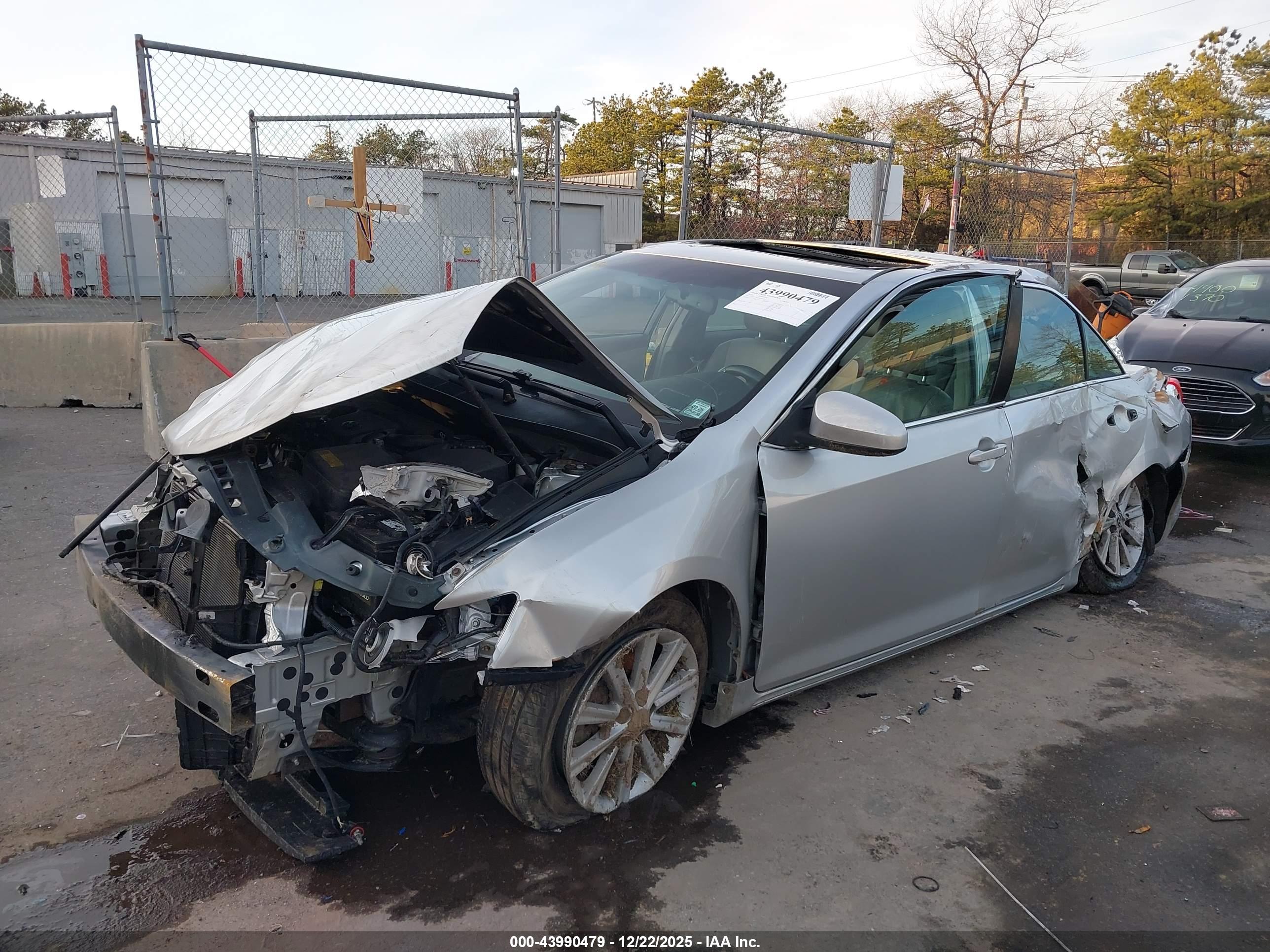 TOYOTA CAMRY image 2