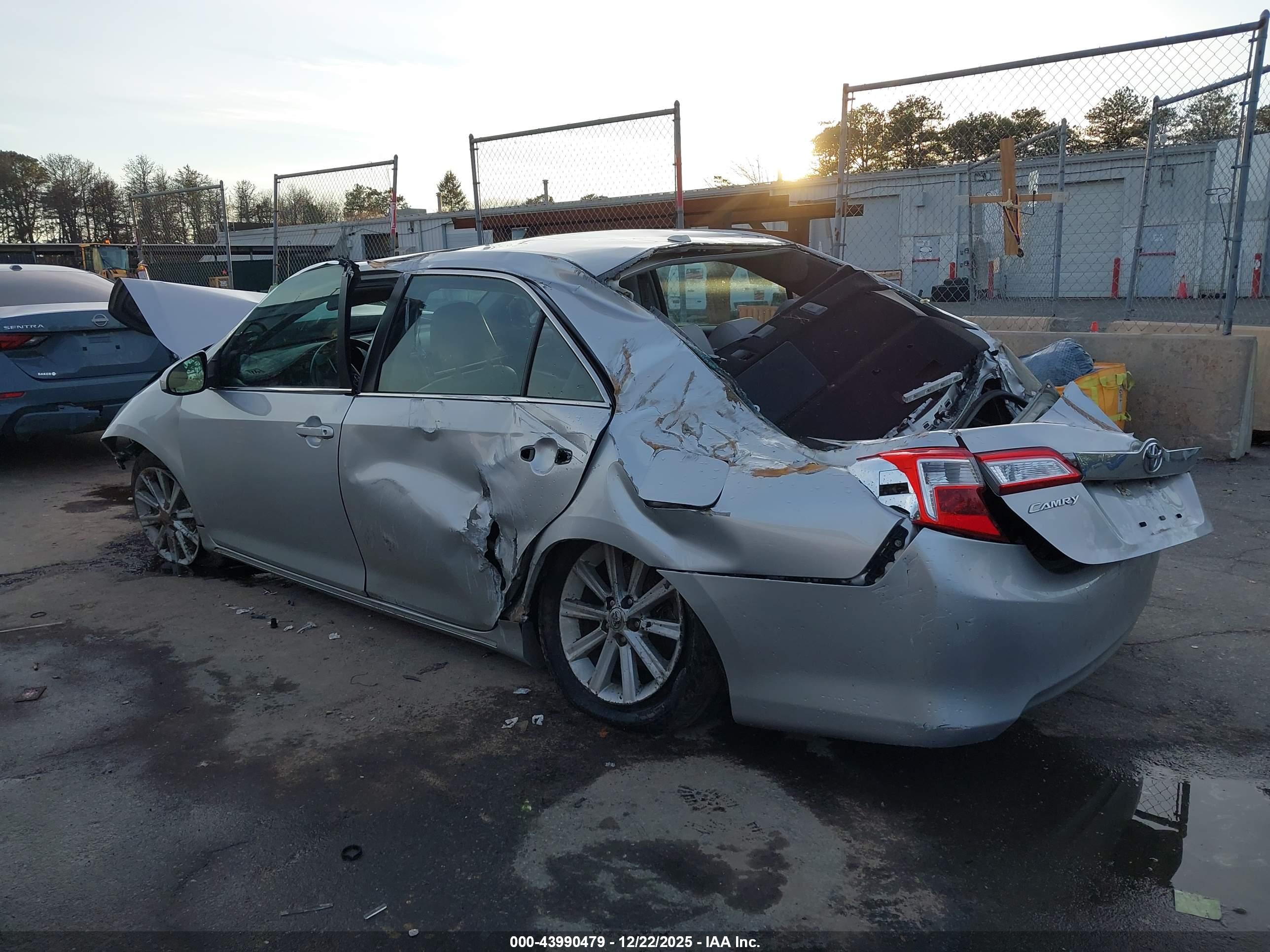 TOYOTA CAMRY image 3