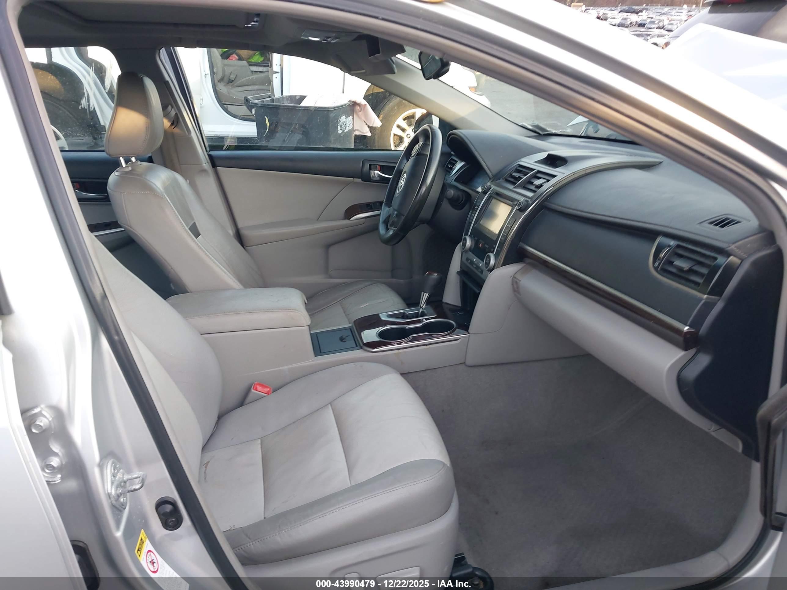 TOYOTA CAMRY image 5