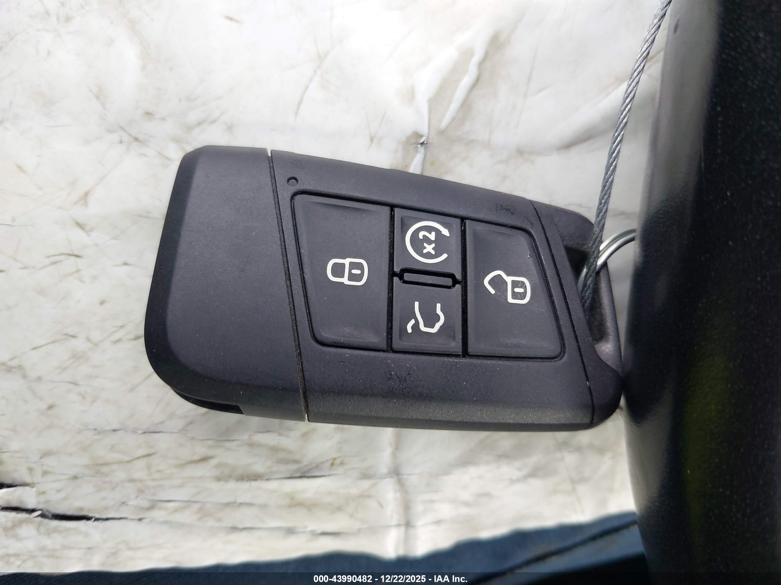 VOLKSWAGEN TIGUAN image 11