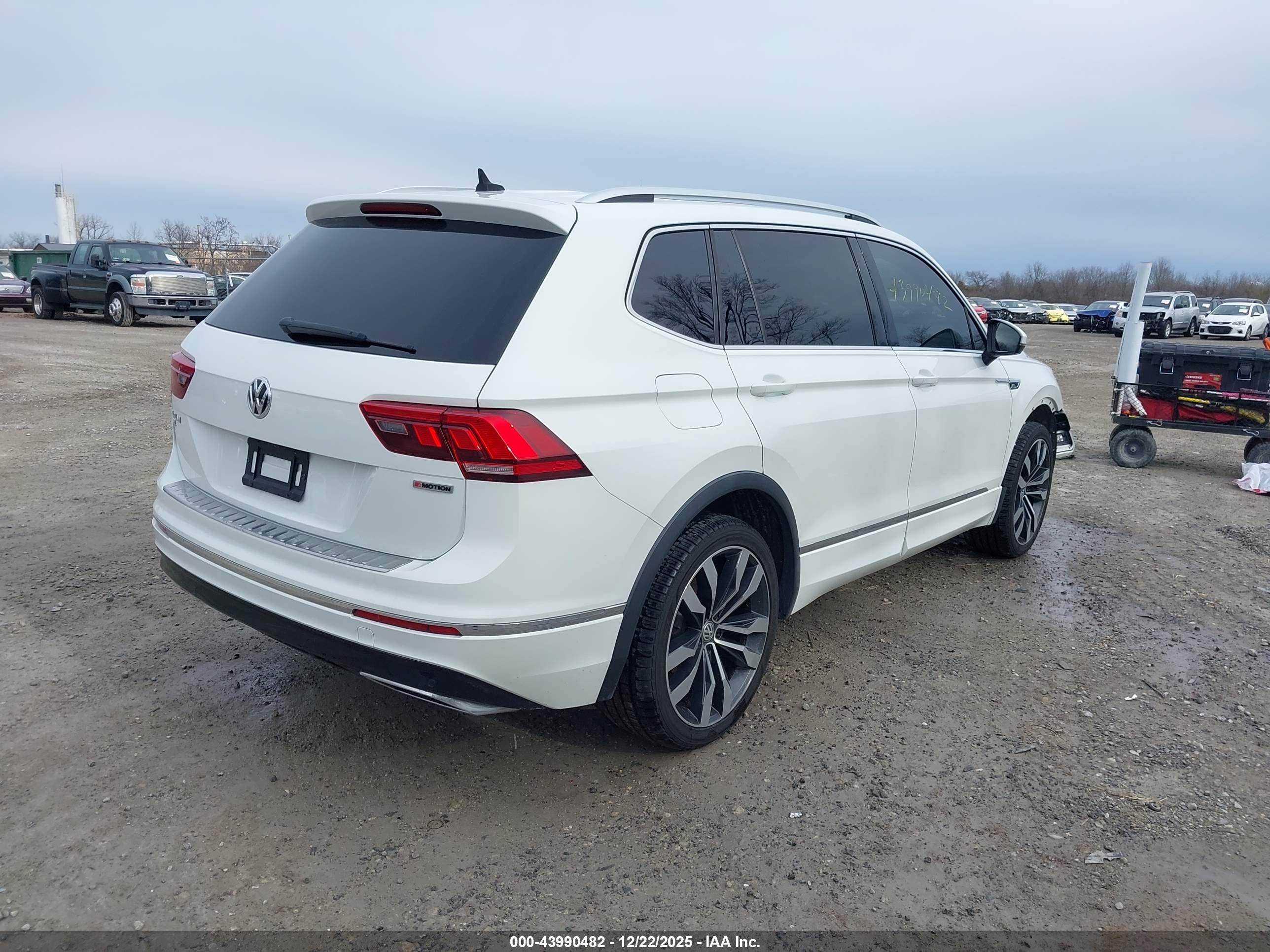 VOLKSWAGEN TIGUAN image 4