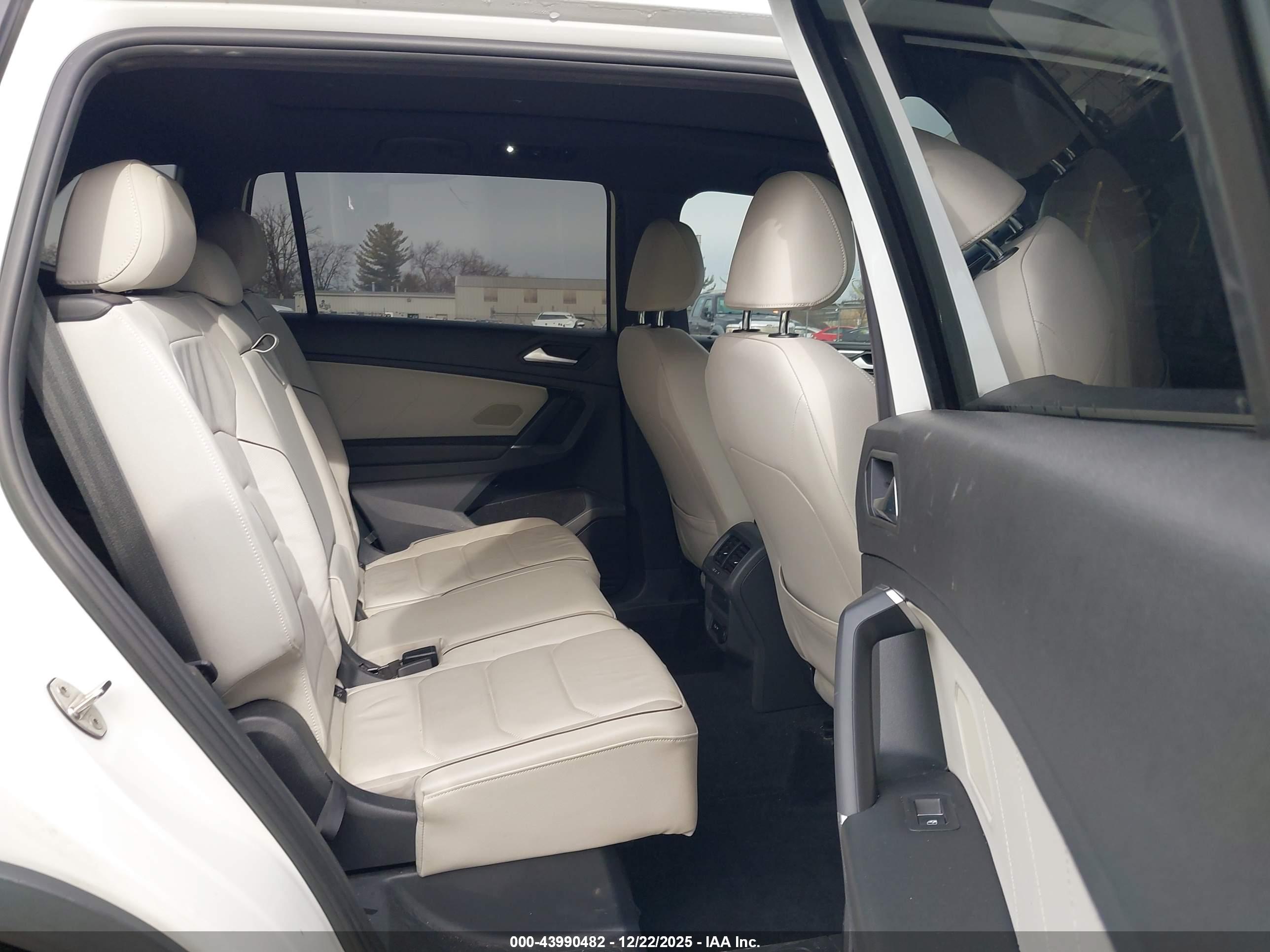 VOLKSWAGEN TIGUAN image 8