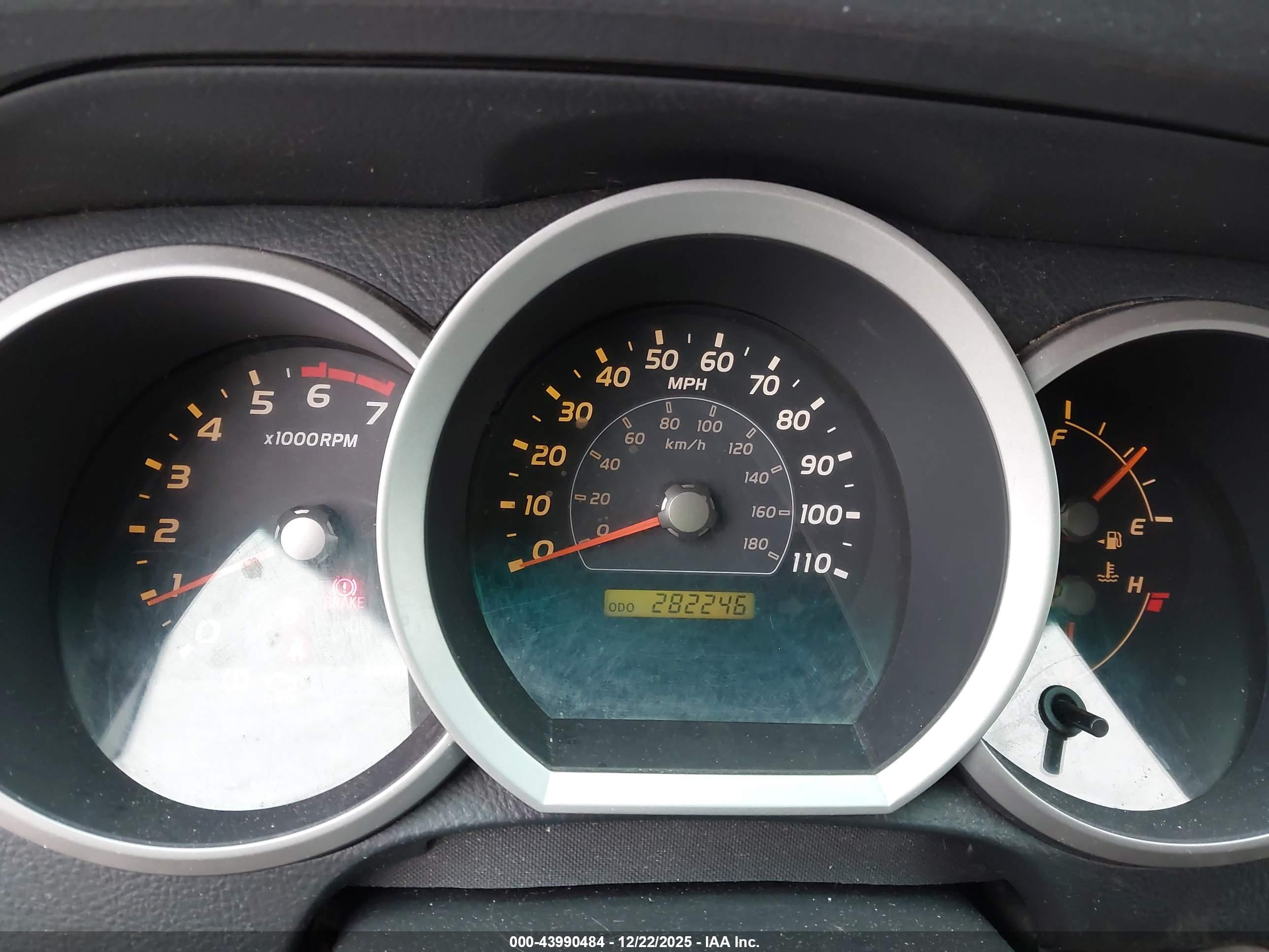 TOYOTA 4RUNNER image 7