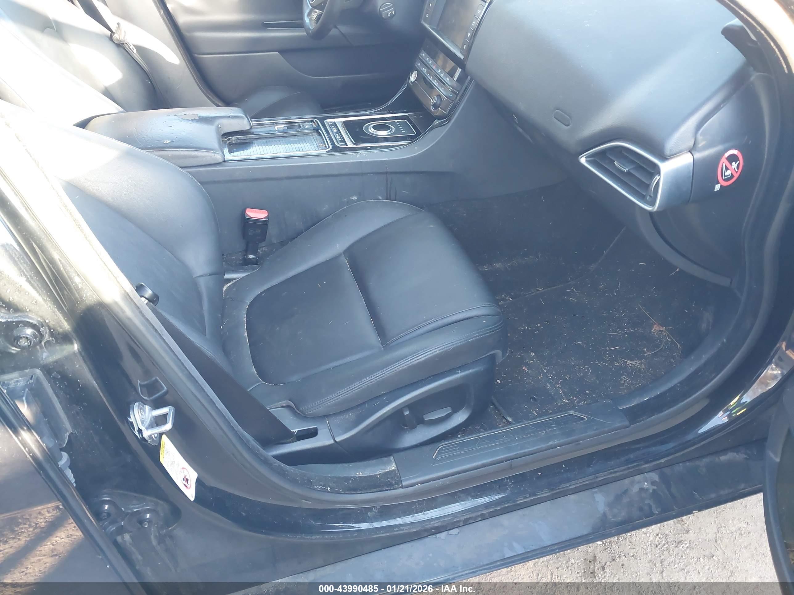 JAGUAR XE image 5